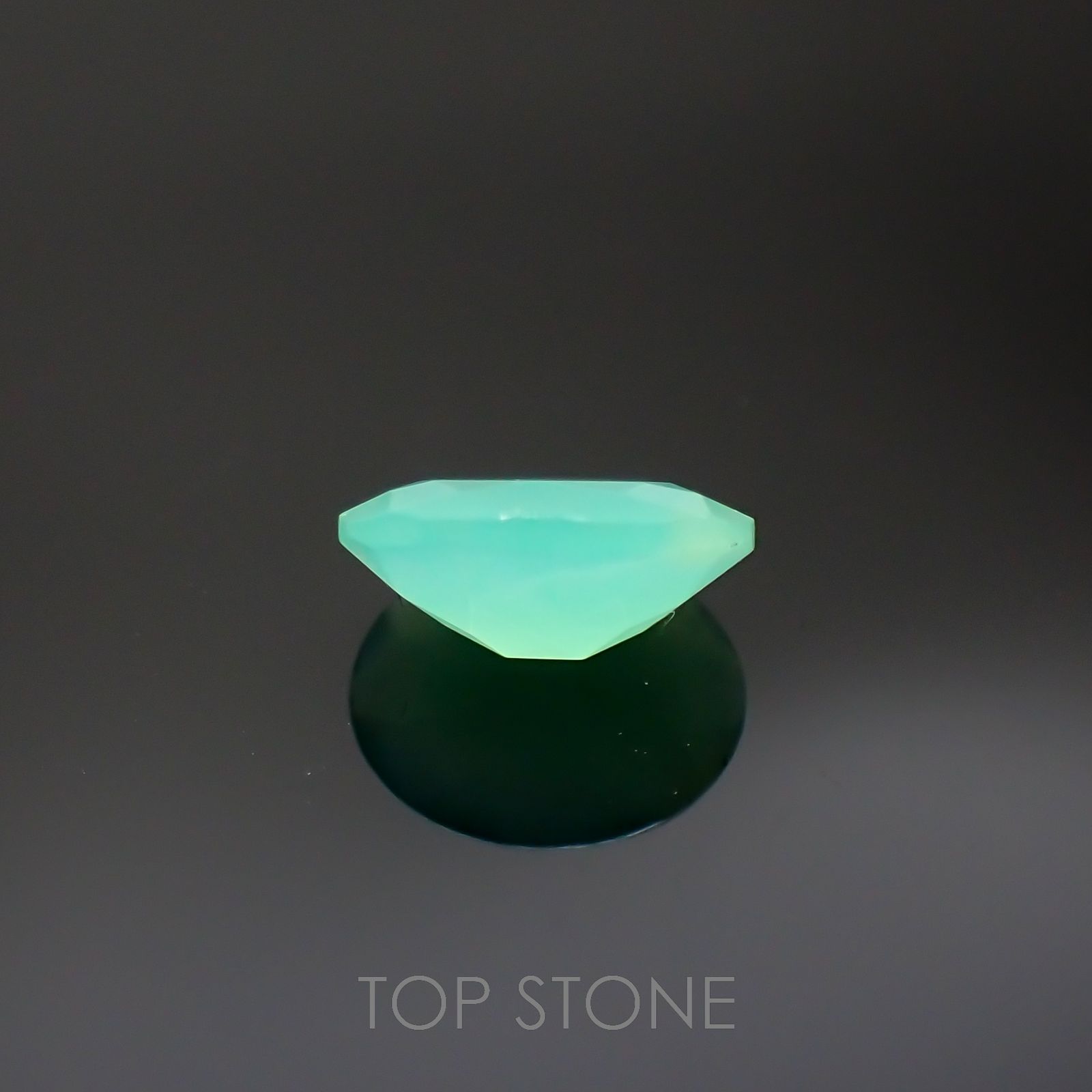 グリーンオパール 南アフリカ産 0.77ct[220717056]7.9x6.1mm前後