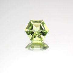 <ランダムセレクト1個販売> ◇ヘキサゴンカット◇ペリドットSA(宝石名ペリドット) アメリカ産 0.57ct前後 識別済[210510429]5×5mm前後