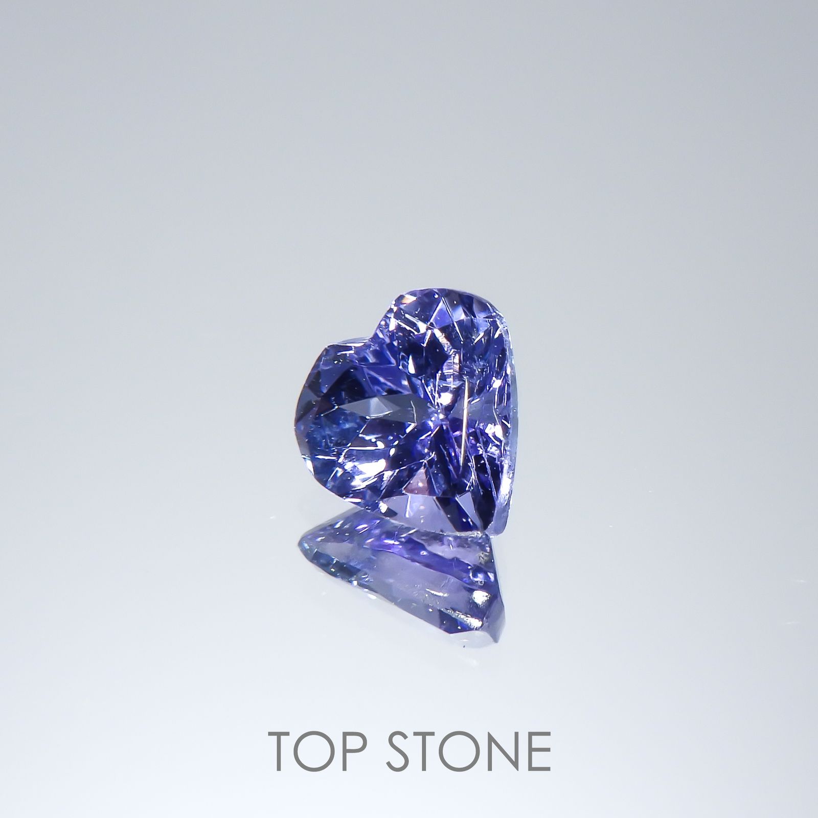 タンザナイト(宝石名タンザナイト)タンザニア産 0.51ct 識別済[220516048]5.1x5.1mm前後