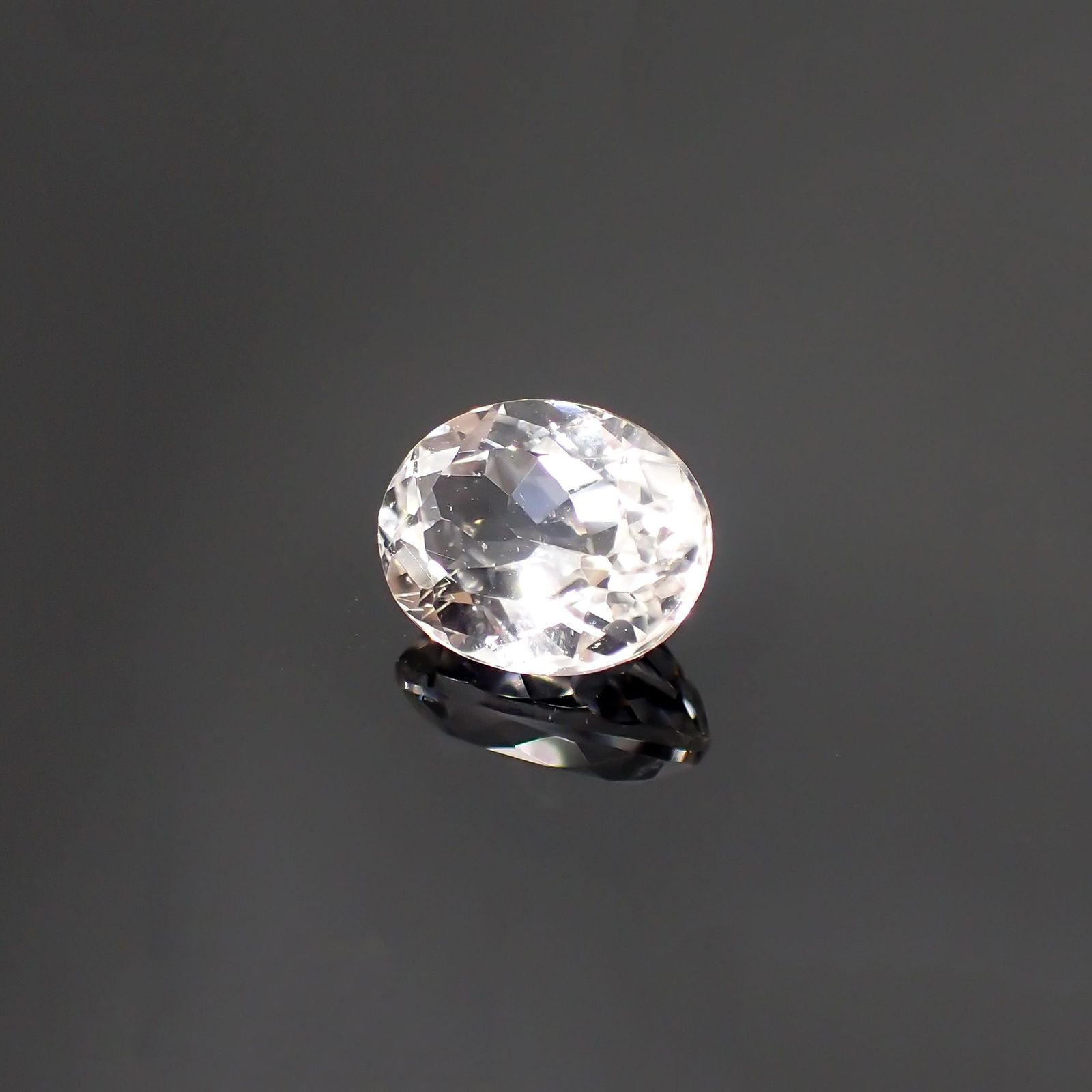 カラーレススポジュミン(宝石名ホワイト・スポジュミン) ブラジル産 3.17ct 識別済[210912626]9.8×7.8mm前後