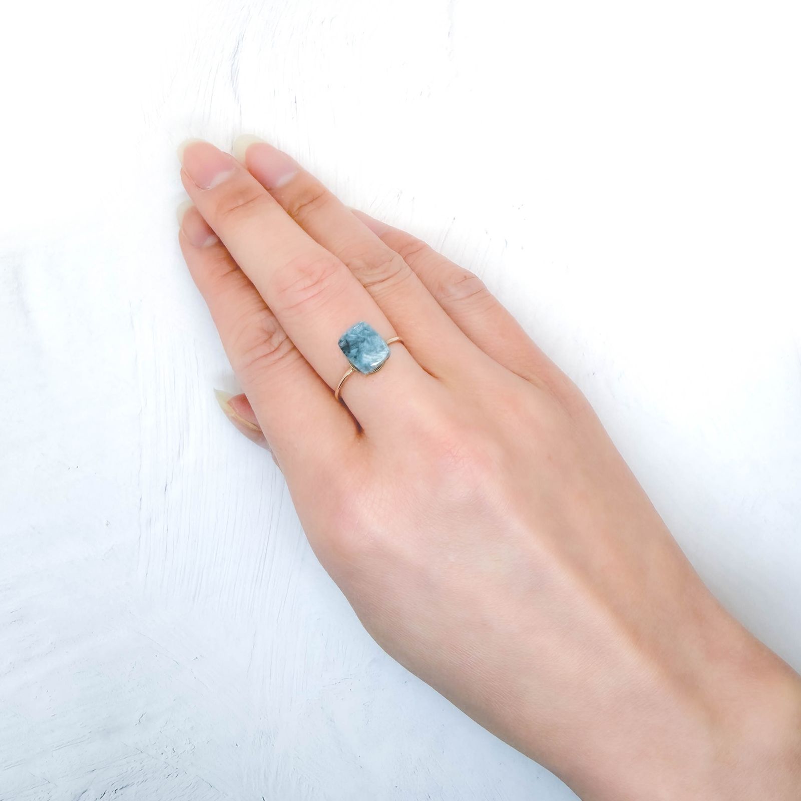 パライバクォーツ ブラジル産 2.44ct / 9.3x7.5mm前後 [260331864]