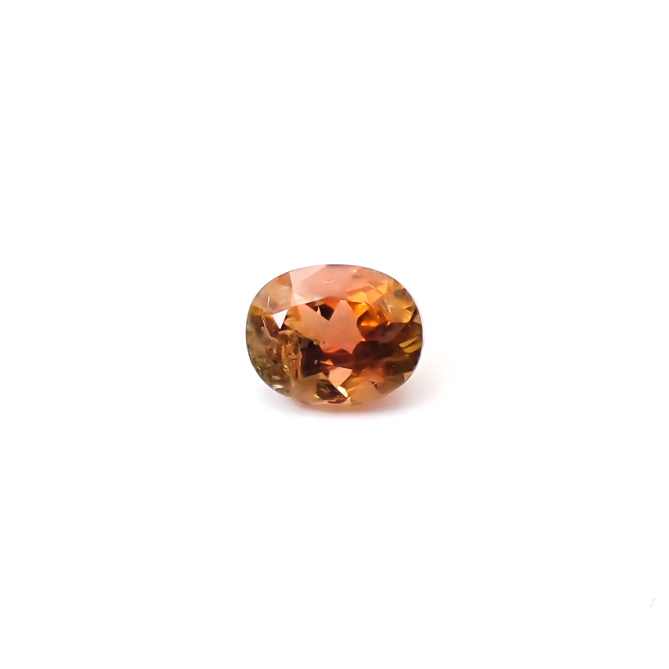 ゴールデンアイオライト(宝石名コーディエライト)マダガスカル産 識別済 0.27ct / 4.8x3.8mm前後 [260532194]