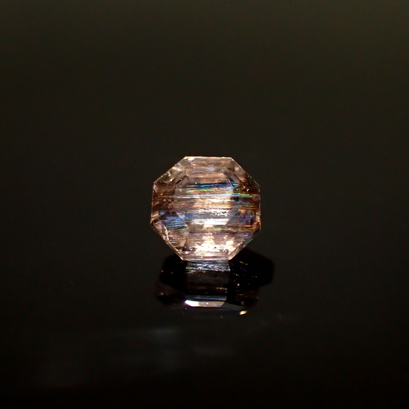 ◇オクタゴンカット◇レインボースキャポライト ブラジル産 1.68ct / 7x7mm前後 [250931041]