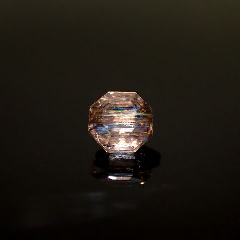 ◇オクタゴンカット◇レインボースキャポライト ブラジル産 1.68ct / 7x7mm前後 [250931041]