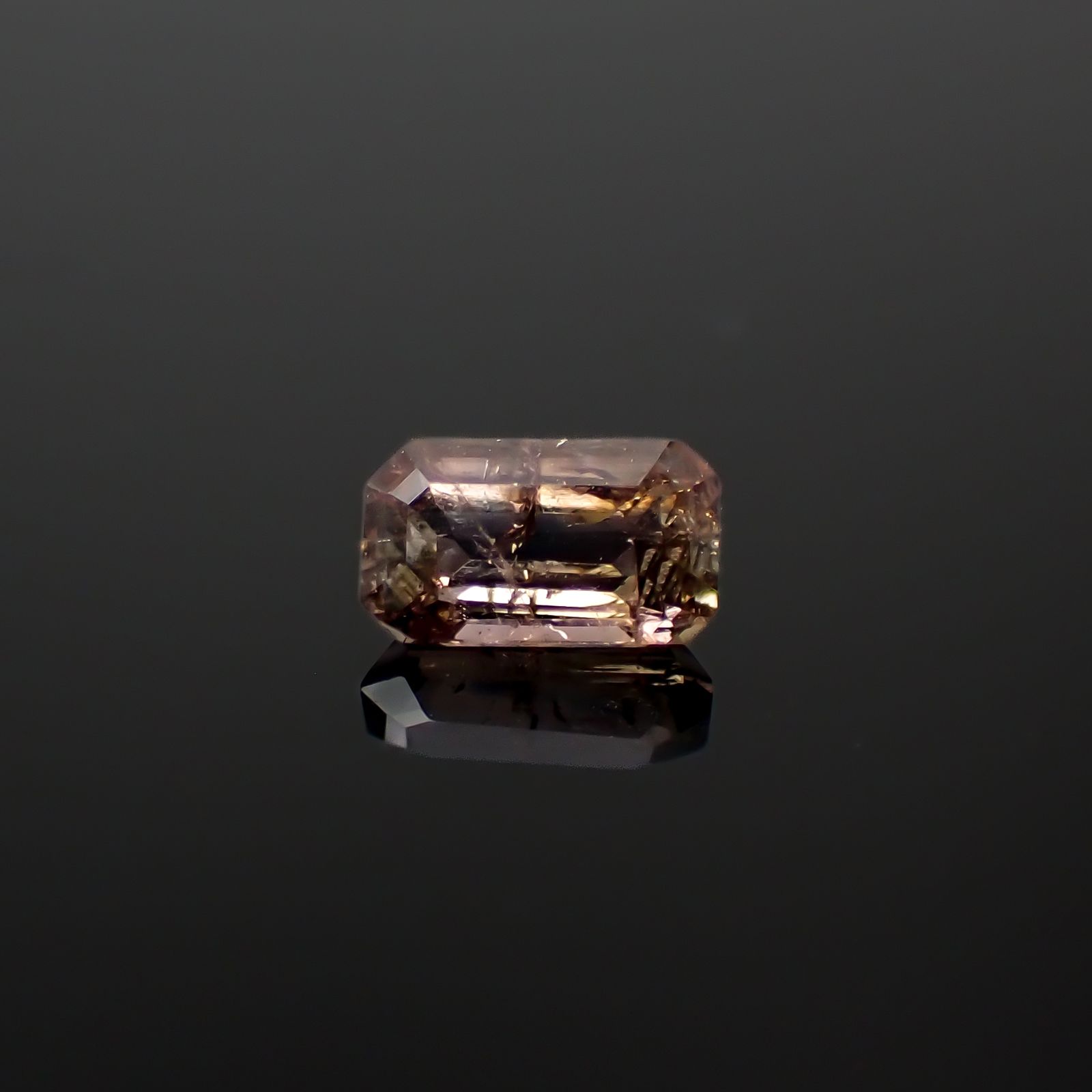 ブルーティントアキシナイト パキスタン産 0.39ct[240628351]5.5x3.1mm前後