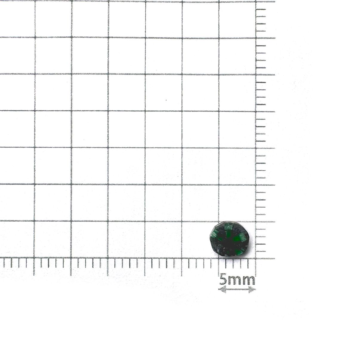 逆トラピッチェエメラルド(宝石名エメラルド)コロンビア産 0.39ct 識別済[231224417]5x4.6mm前後