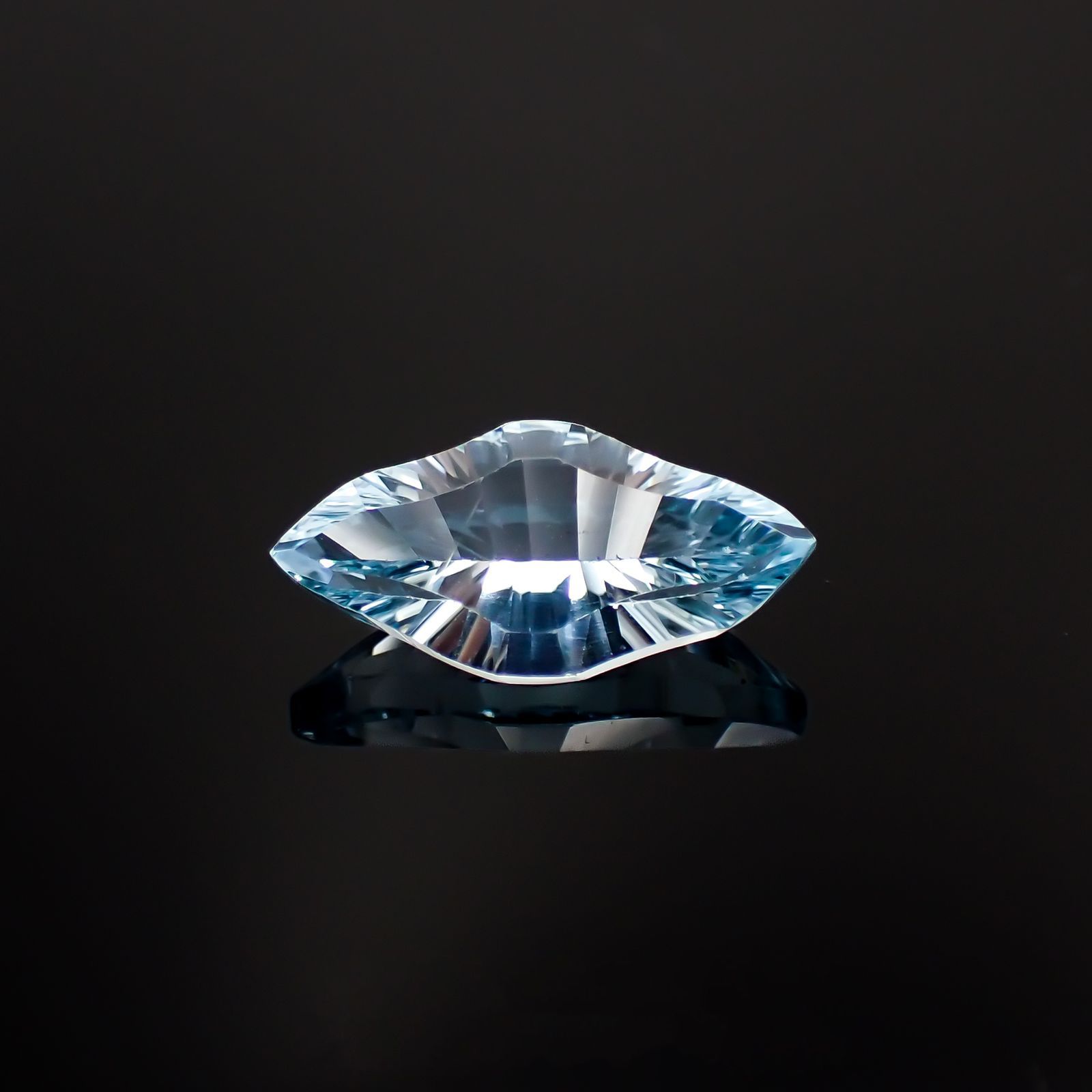 ◇カスタムカット◇ブルートパーズ ブラジル産 3.12ct [251219369]14.2x6.9mm前後