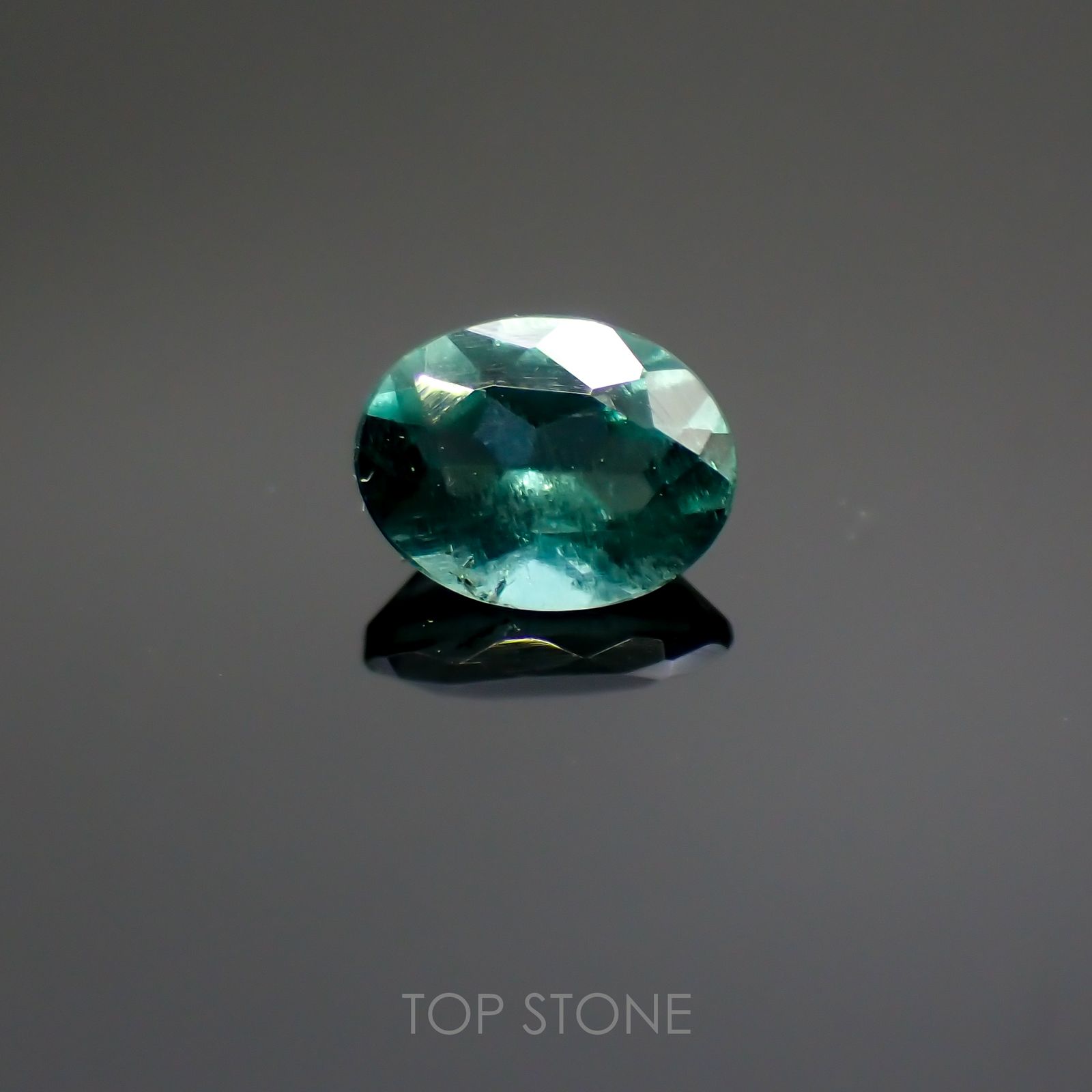 グリーンアパタイト(ノーブルモロキサイト)(宝石名アパタイト) マダガスカル産 0.25ct 識別済[211013531]4.6×3.5mm前後