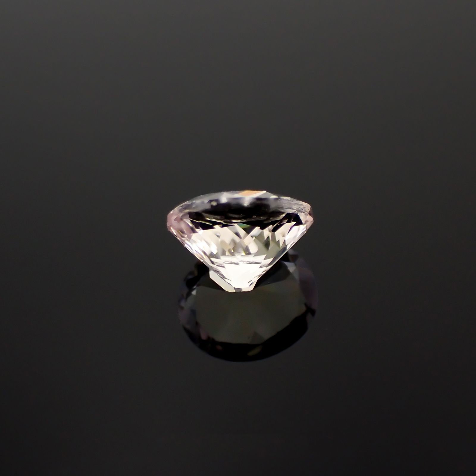 ゾイサイト 非加熱(宝石名ゾイサイト)タンザニア産 ソ付(彩珠) 0.911ct / 6.4x5.5mm前後 [221018876]