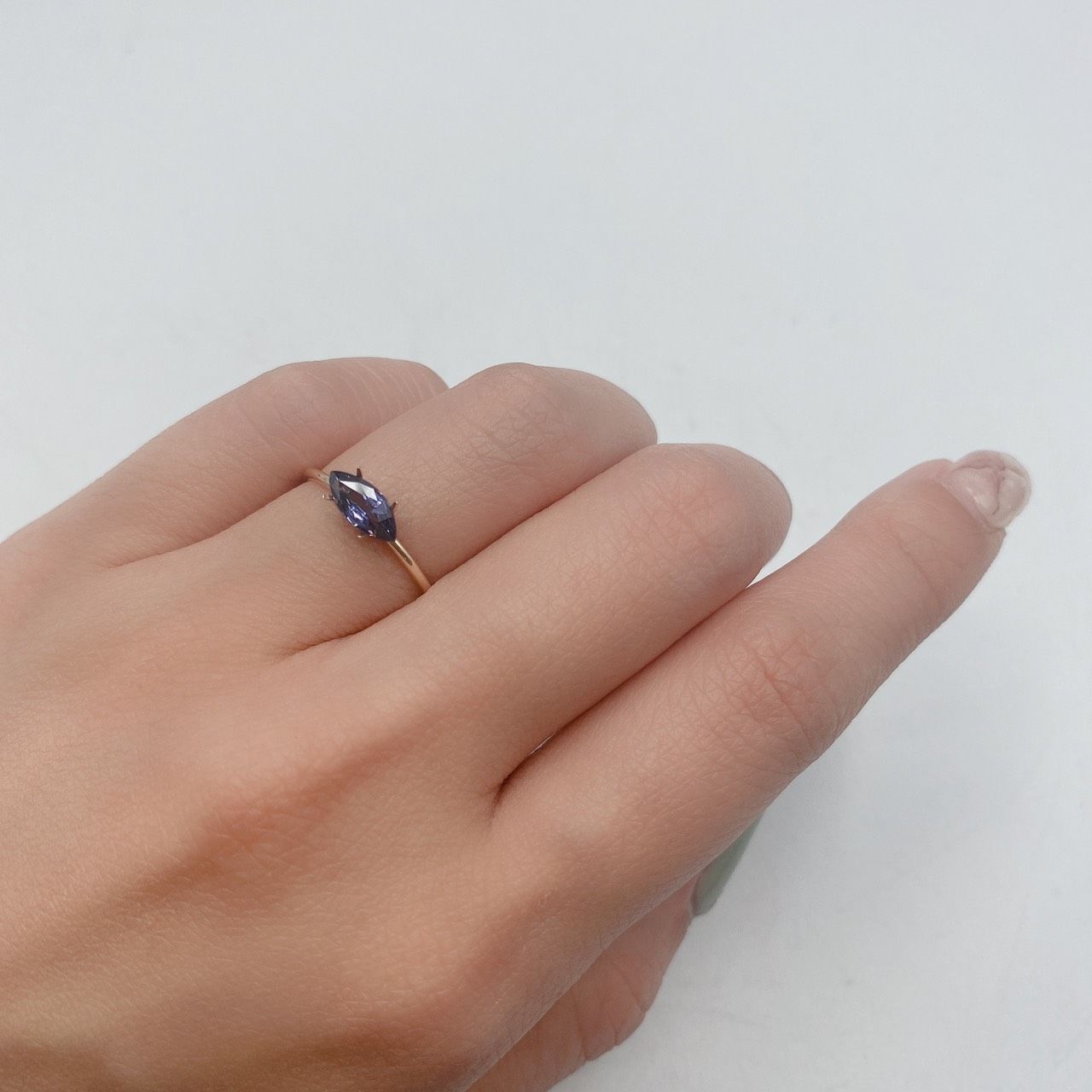 カラーチェンジガーネット(アレキタイプ) マダガスカル・ベキリー産 ルース 0.66ct[210310162]8.6×3.7mm前後