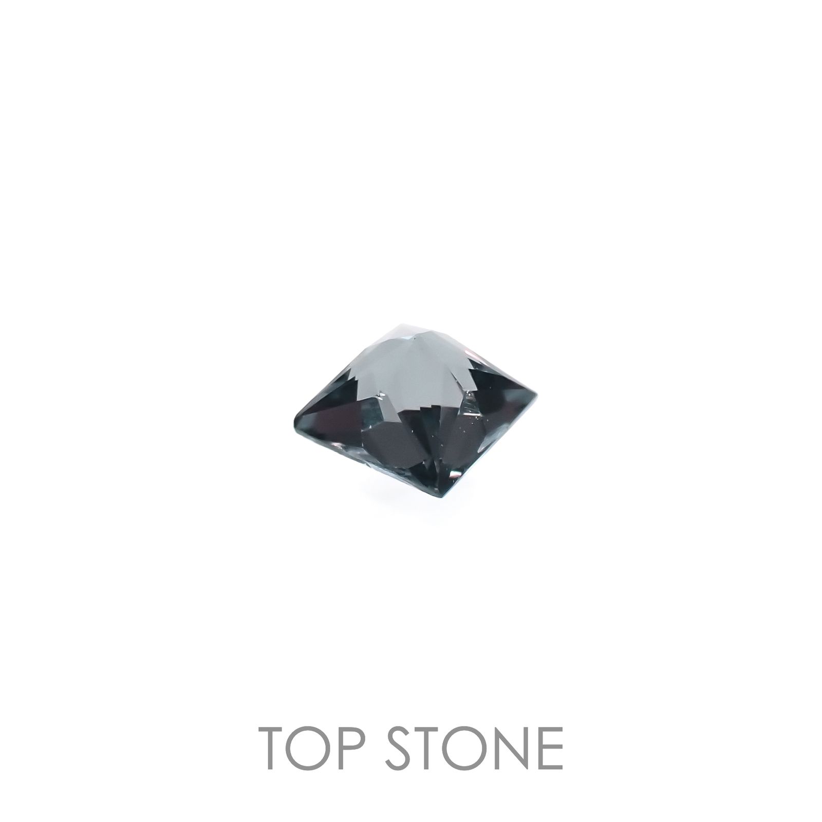 ◇プリンセスカット◇カラーチェンジガーネット アレキタイプ(宝石名ガーネット)マダガスカル・ベキリー産 0.13ct 識別済[221119052]2.5x2.6mm前後