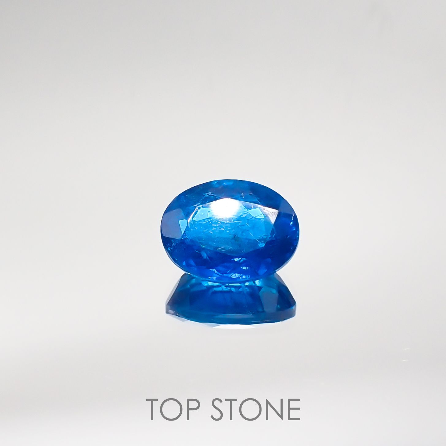 ネオンブルーアパタイト マダガスカル産 0.52ct[231224994]4.8x4