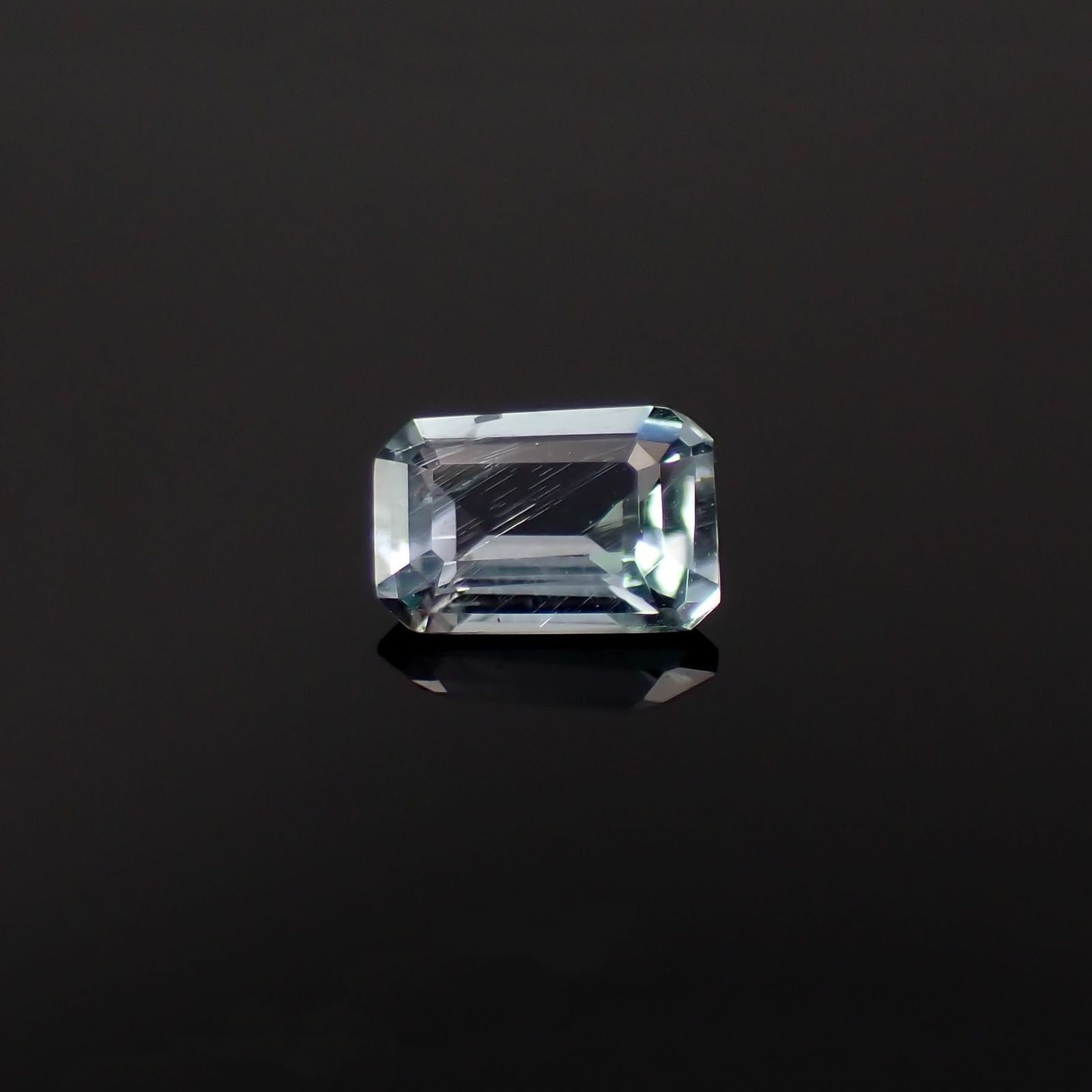 ブルーグリーンコーネルピン(宝石名コーネルピン)タンザニア産 識別済 0.14ct / 3.5x2.3mm前後 [240219230]