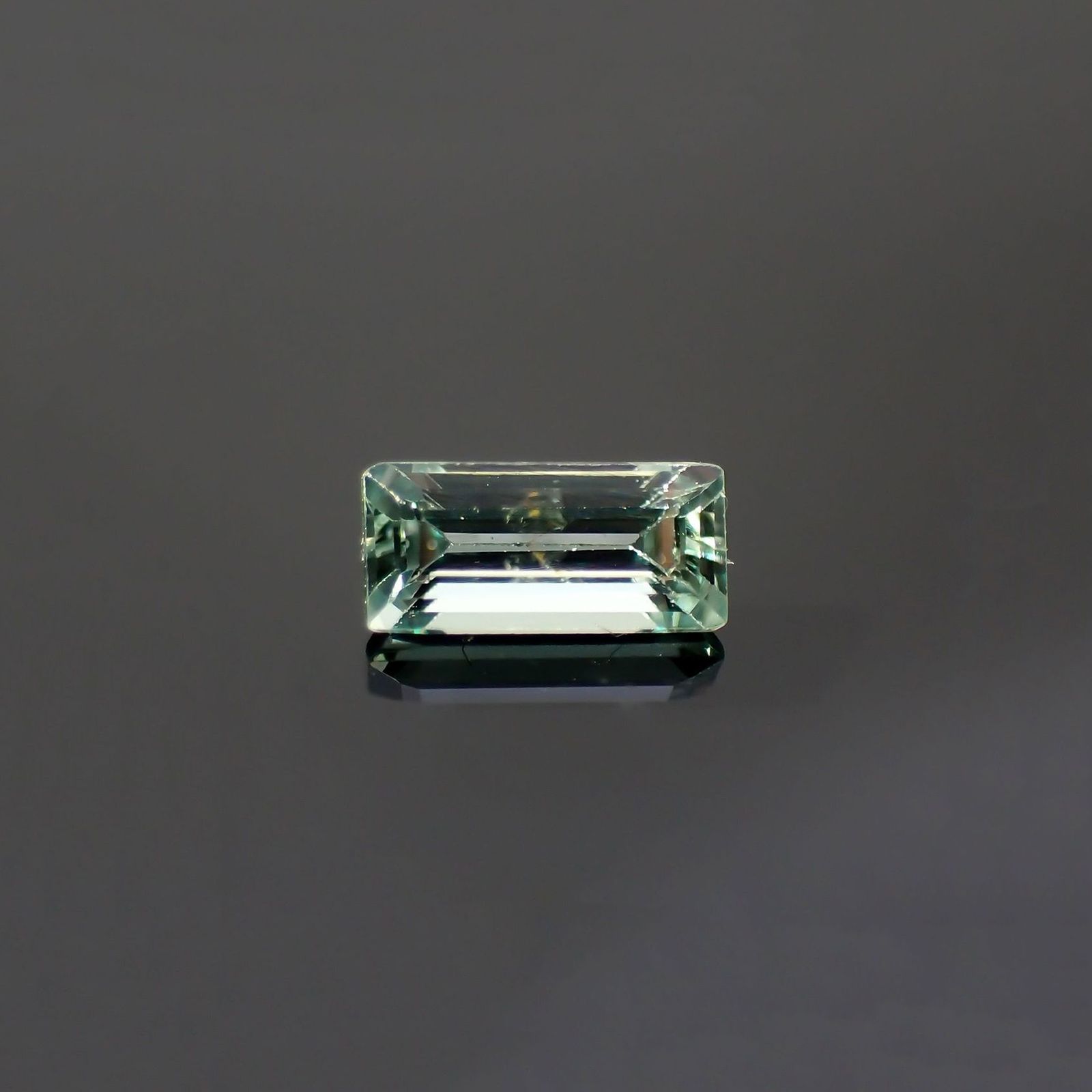 グリーンクリソベリル(宝石名クリソベリル)スリランカ/マダガスカル産 識別済 0.30ct / 5.3x2.5mm前後 [260514474]