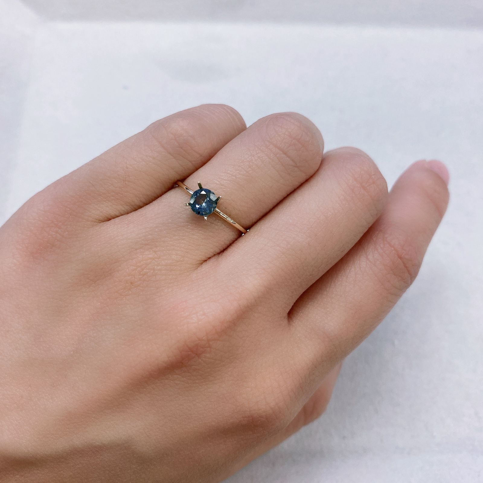 モンタナサファイア(宝石名サファイア) アメリカ・モンタナ州産 0.57ct 識別済[210712111]5.1×5.1mm前後