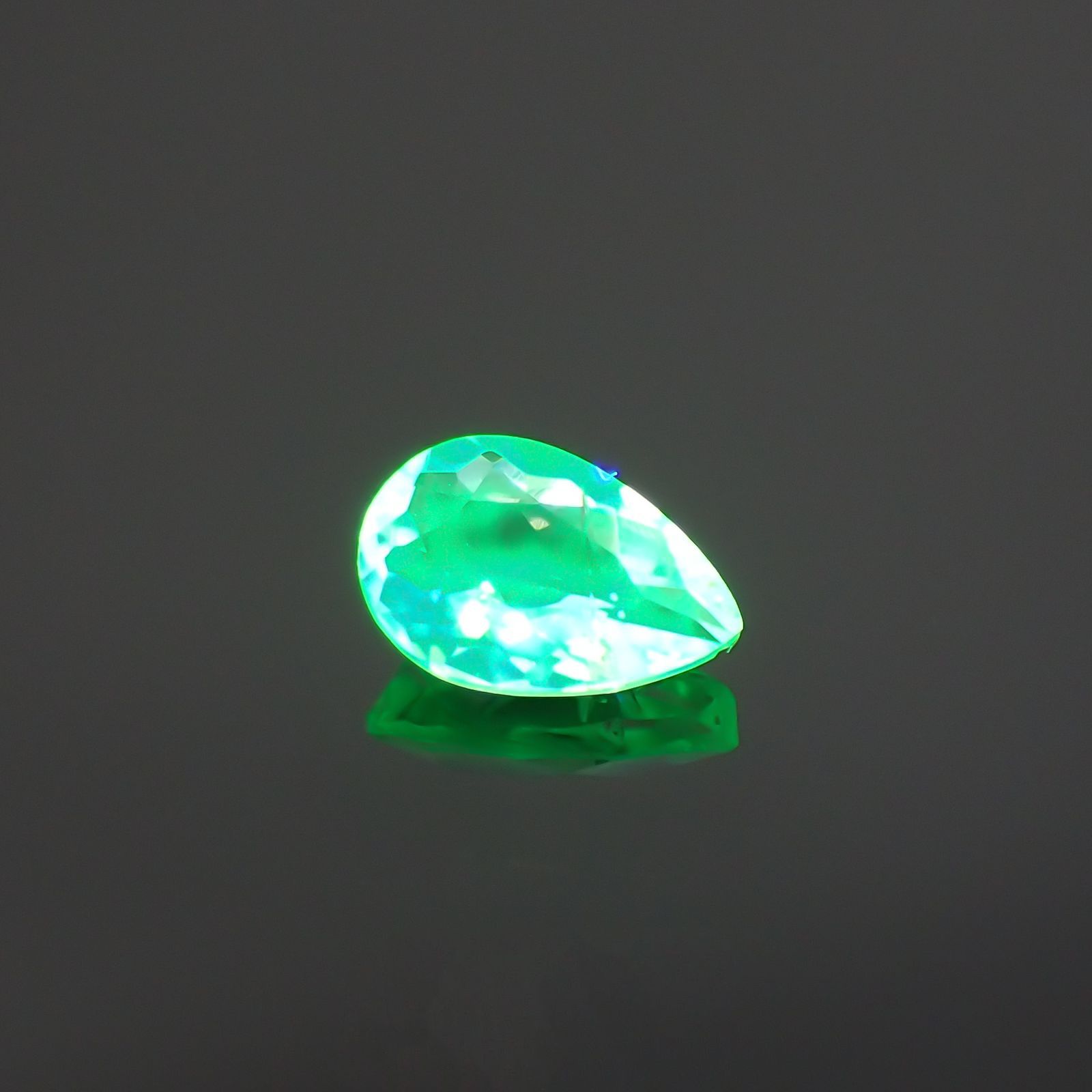 ハイアライトオパール(宝石名オパール) メキシコ産 0.159ct ソ付(彩珠)[210712061]4.6×3.2mm前後