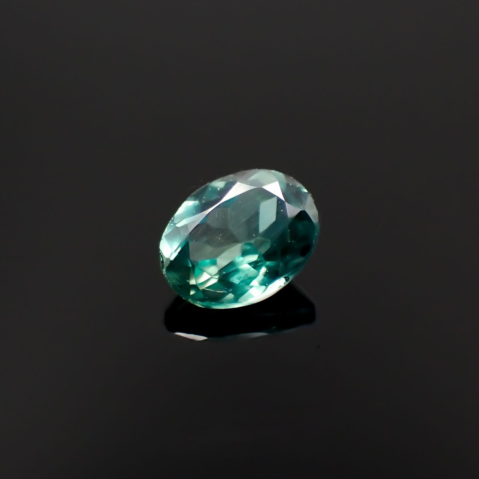 アレキサンドライト(宝石名アレキサンドライト)インド産 0.22ct 識別済[221219403]4.1x3.1mm前後