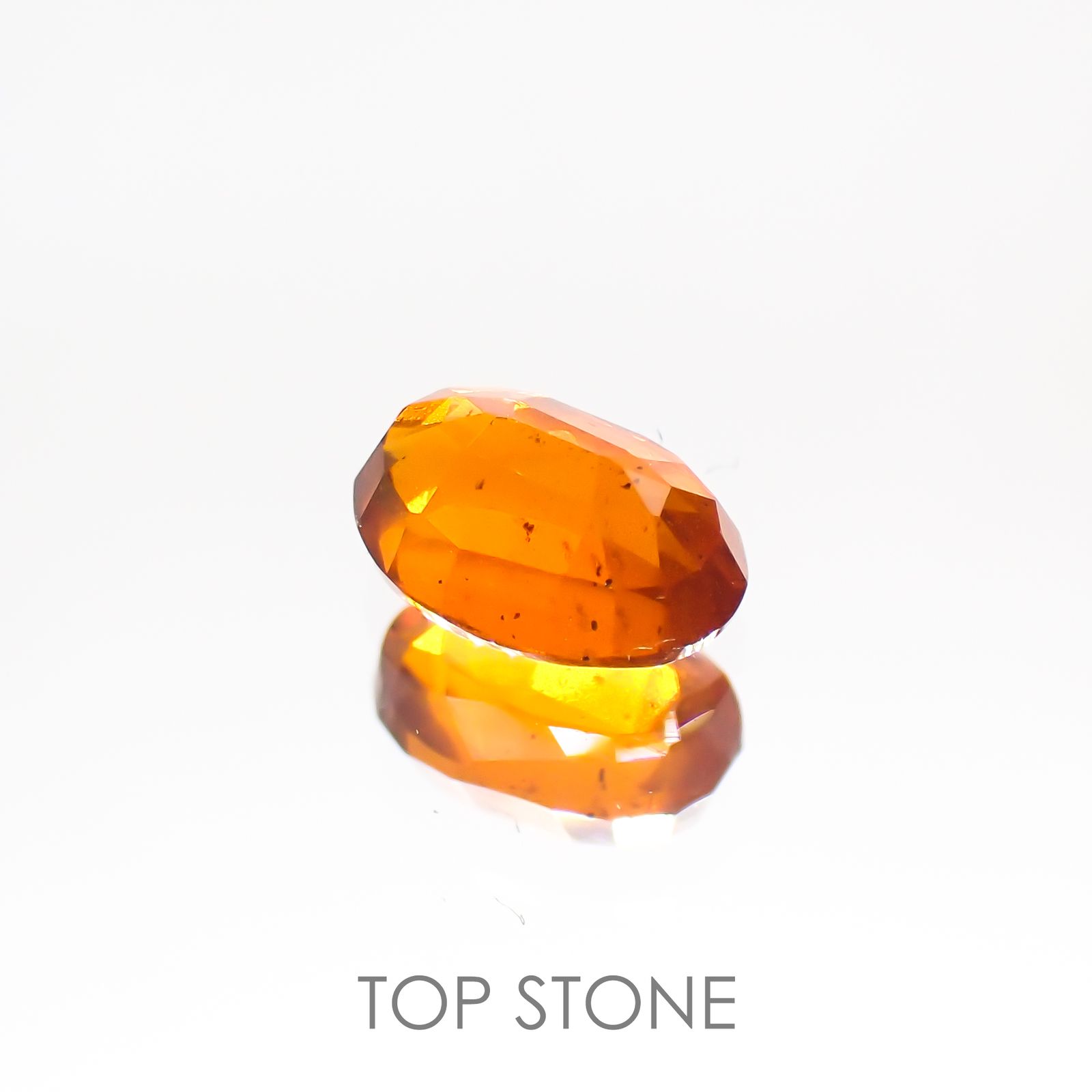 オレンジカイヤナイト(宝石名カイヤナイト) タンザニア産 0.74ct 識別済[210310583]6.1×4.1mm前後
