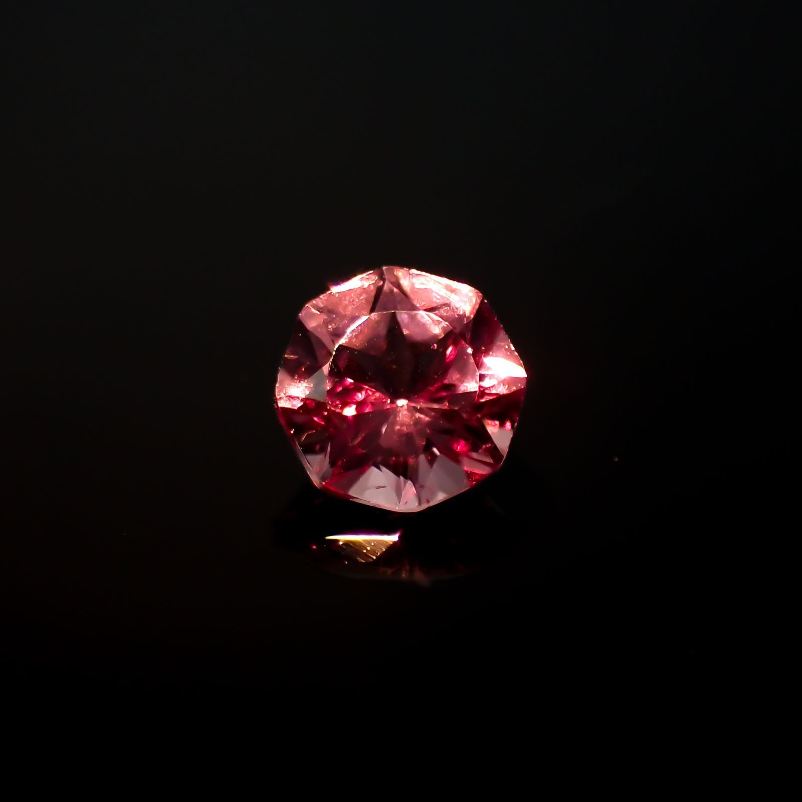 ◇オクタゴンカット◇カラーシフトマラヤガーネットSA(宝石名ガーネット)タンザニア産 0.67ct 識別済[220918047]5.1x5.1mm前後