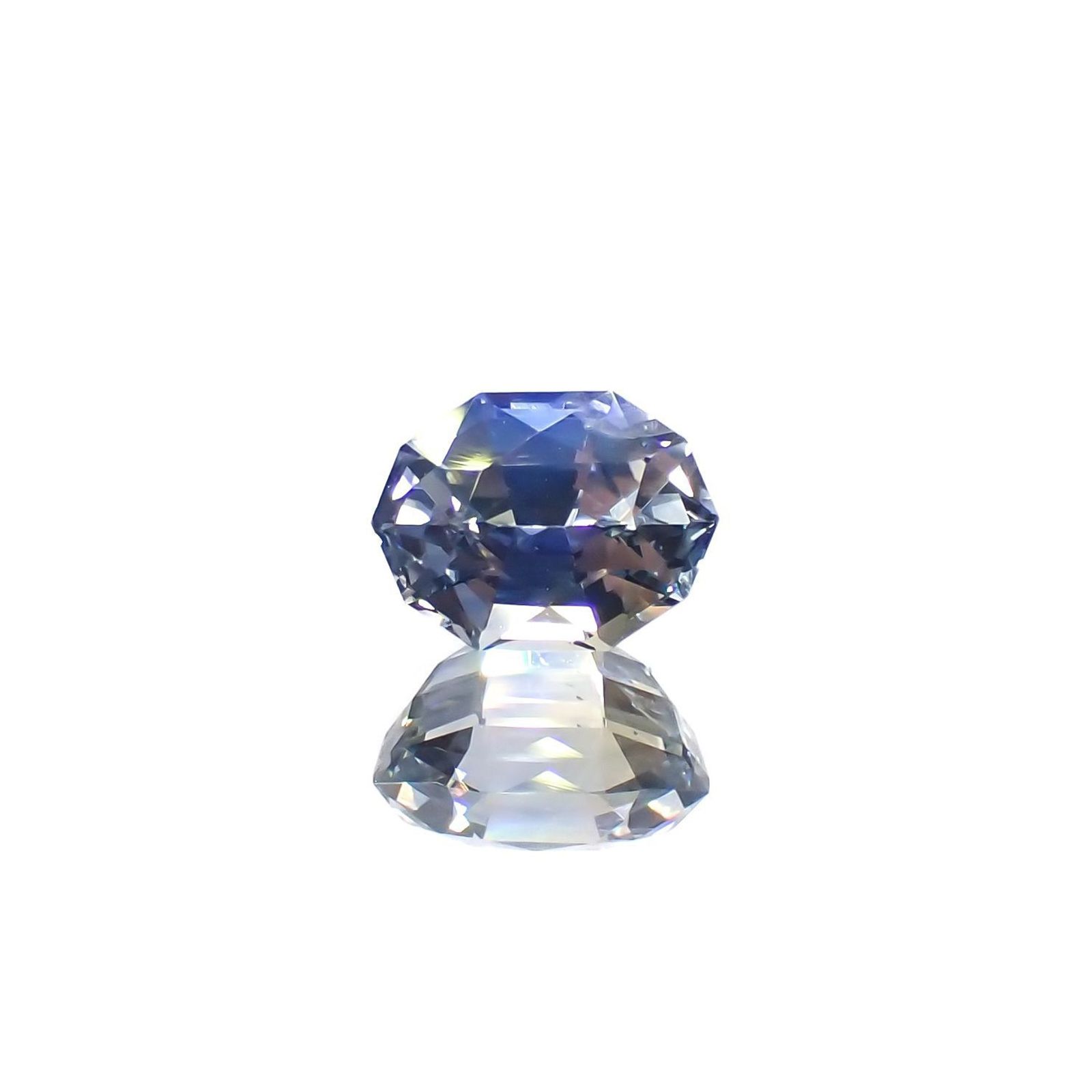 ◇カスタムカット◇アイスブルーサファイア(宝石名サファイア)スリランカ/マダガスカル産 識別済 1.90ct / 7.5x5.6mm前後 [220817455]