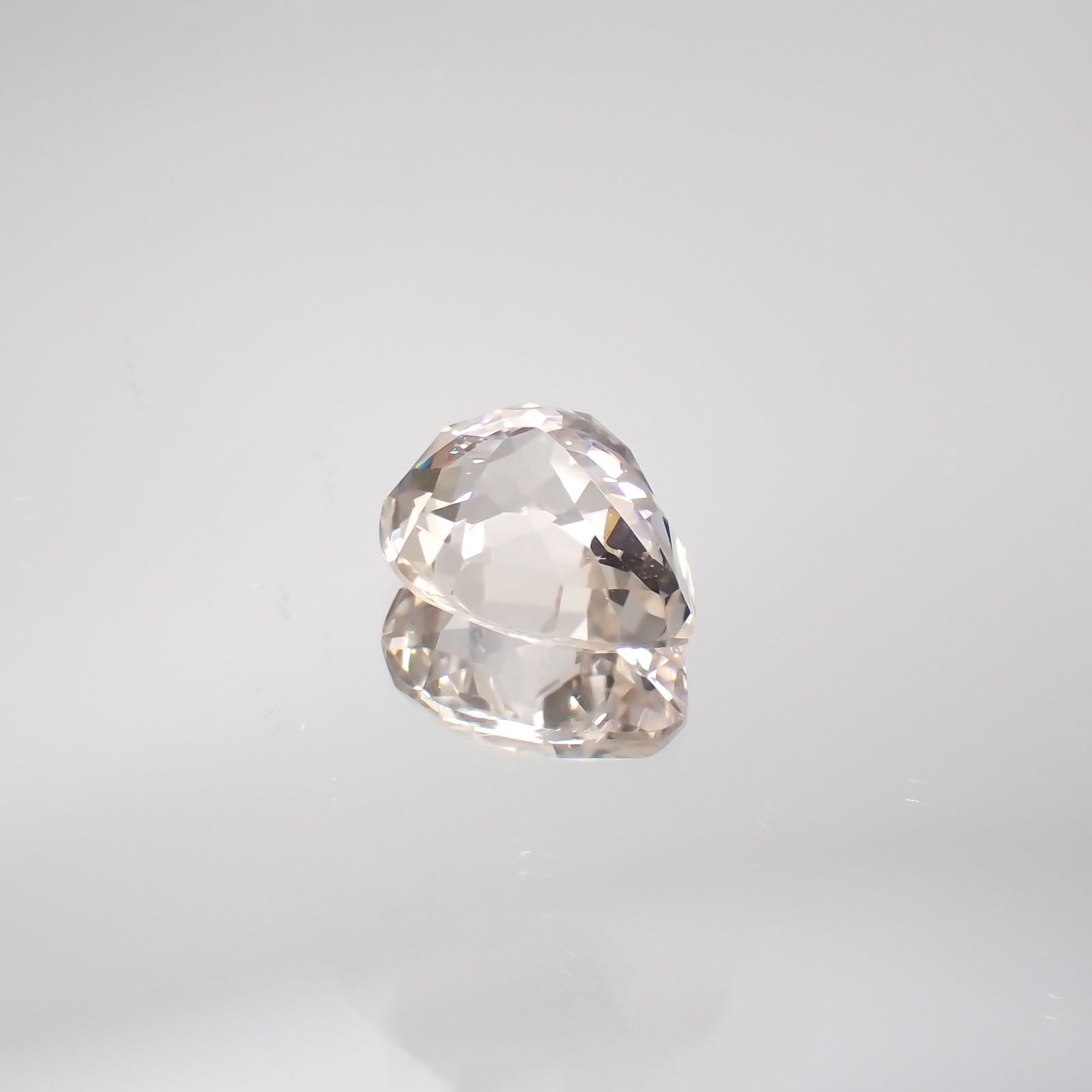 イエロースポジュミン(宝石名スポジュミン) アフガニスタン産 4.39ct 識別済[250711461]11.4×9.4mm前後