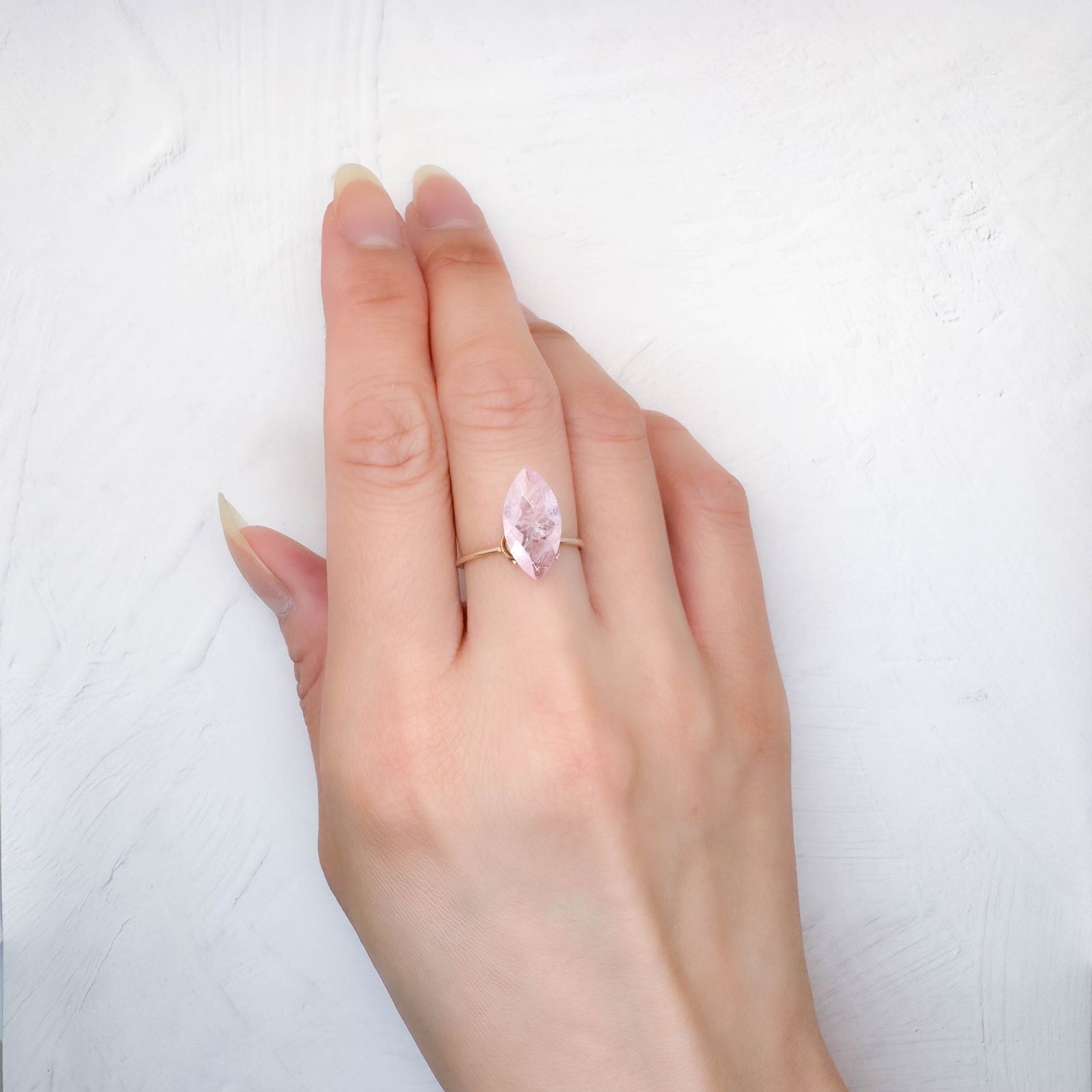 ◇チェッカーカット◇モルガナイト ブラジル産 2.44ct [250730875]14.9x7.4mm前後