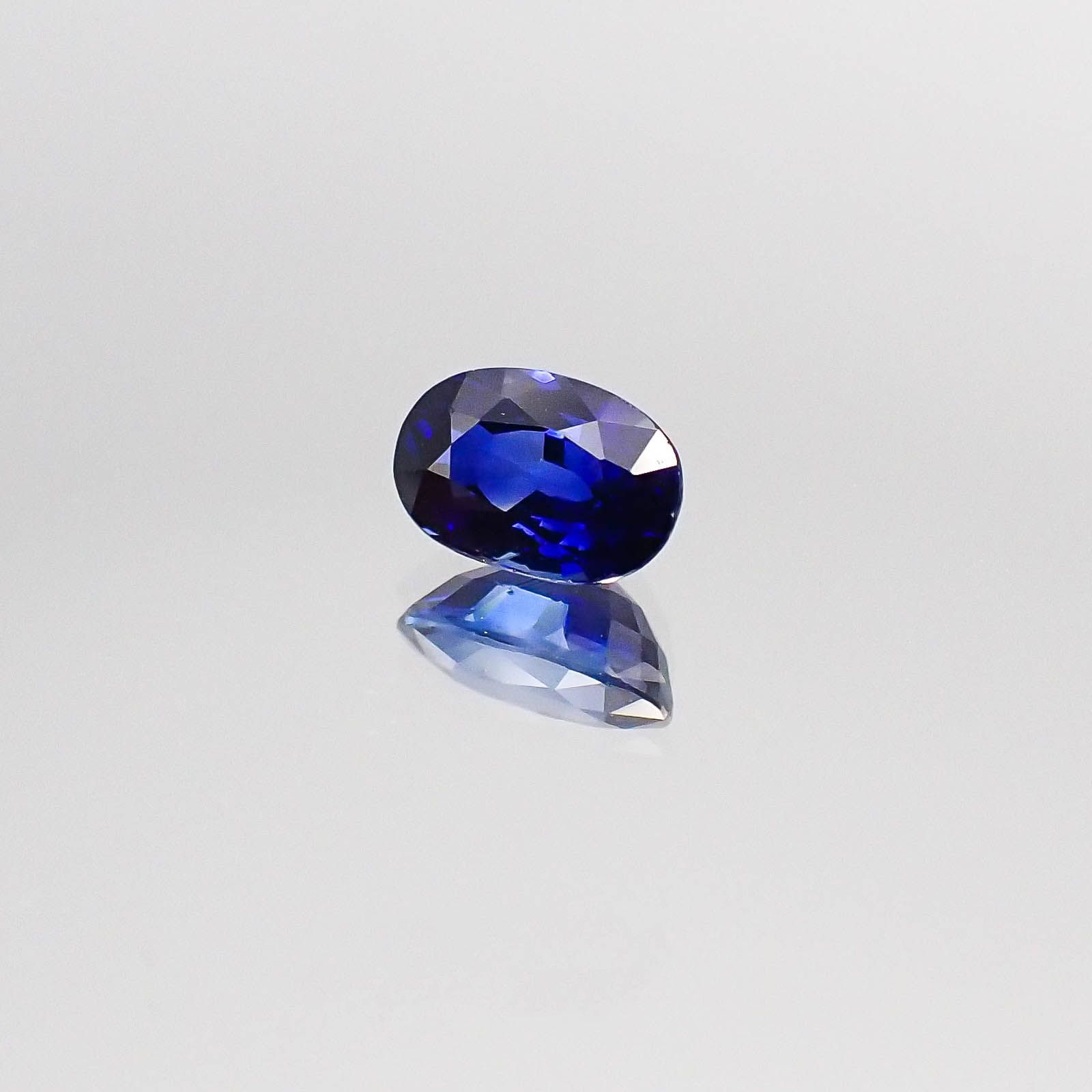サファイア(宝石名サファイア)スリランカ産 0.97ct 識別済[220717114]6.9x4.5mm前後