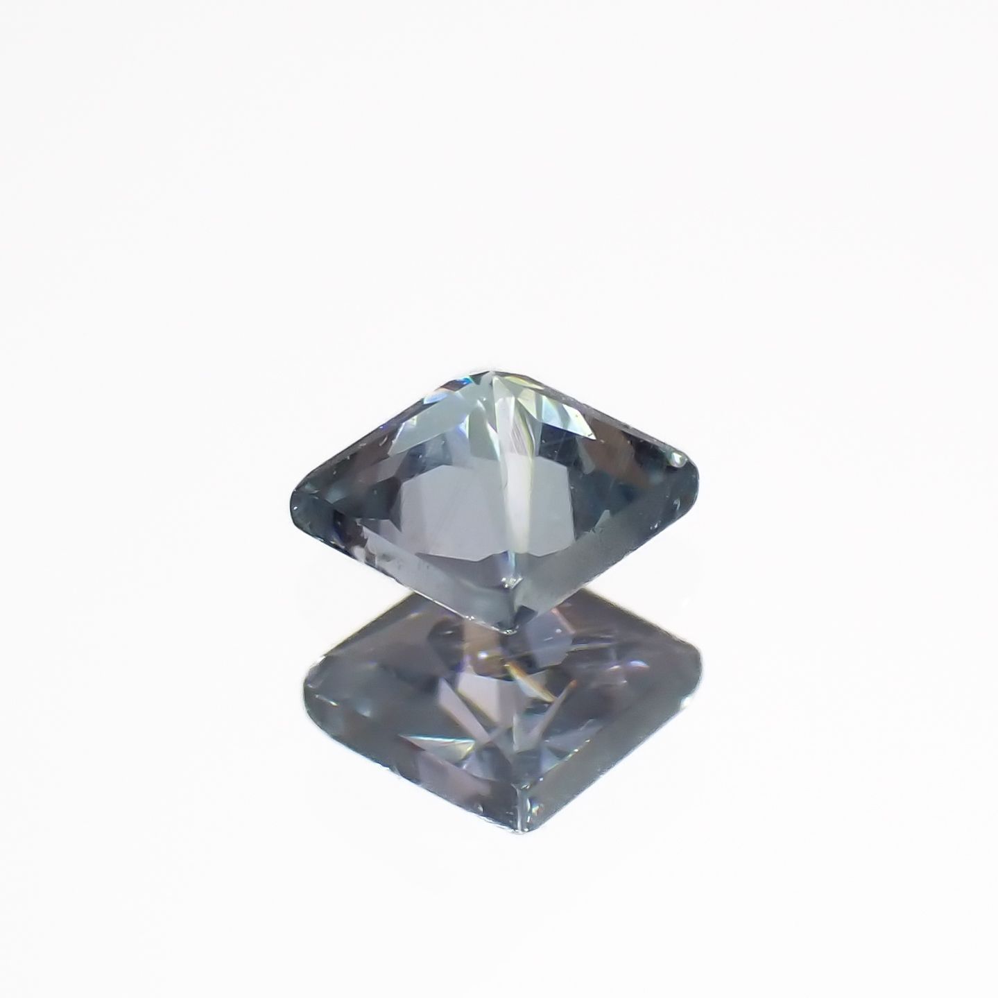 ◇プリンセスカット◇ブルーグリーンコーネルピン(宝石名コーネルピン)タンザニア産 0.092ct 識別済[221219239]2.2x2.2mm前後