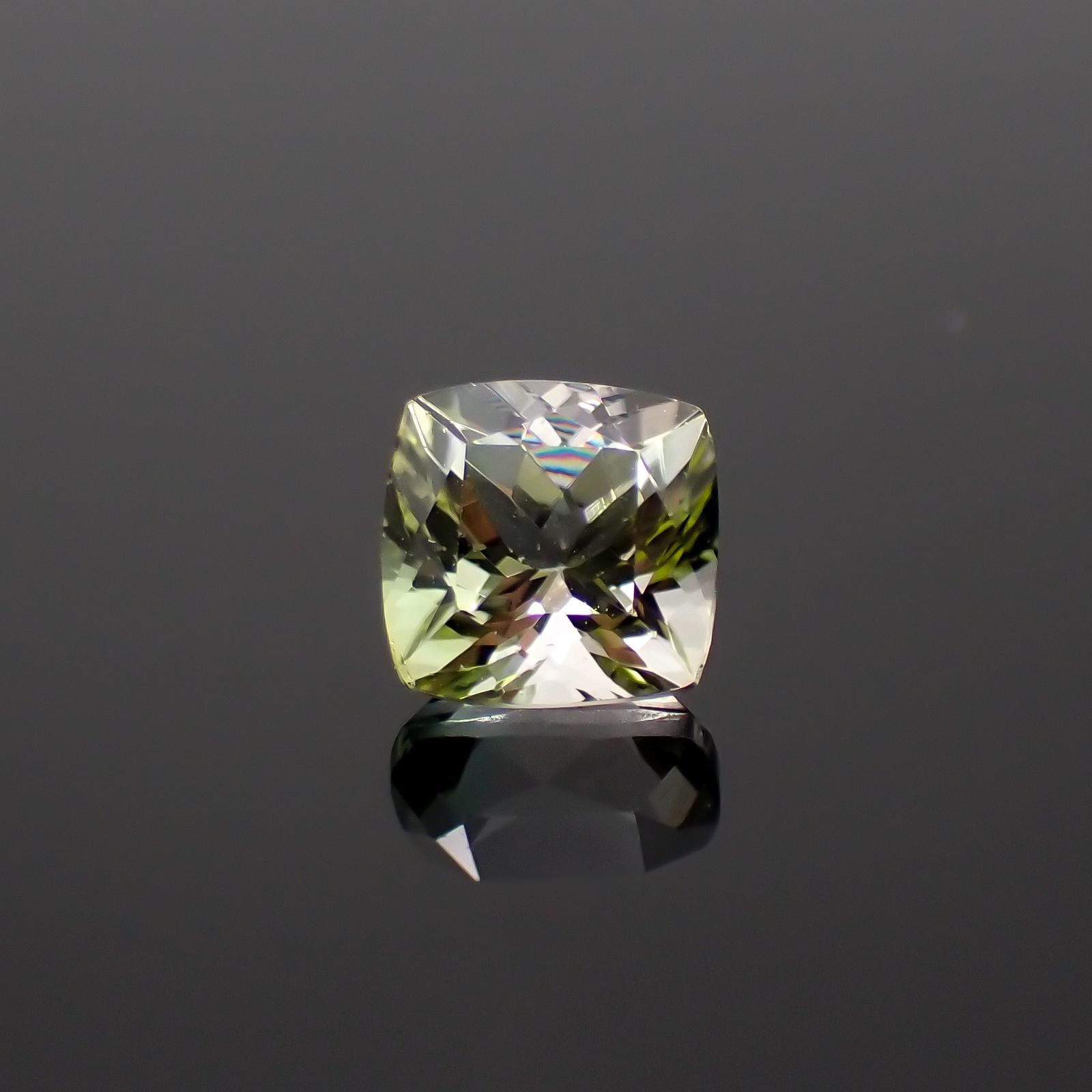 バイカラートルマリン コンゴ民主共和国産 1.20ct[230220543]6.1x6mm前後