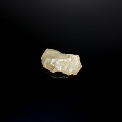 リビアングラス 原石 発見地：エジプト・リビア砂漠 26.93ct [241029281]33.4x22.5mm前後