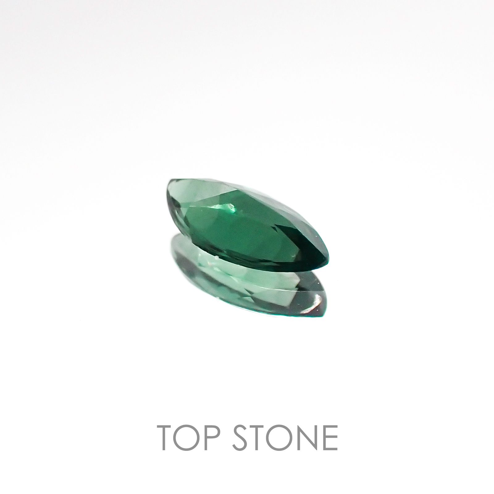 カラーチェンジガーネット(アレキタイプ) マダガスカル・ベキリー産 ルース 0.258ct[20106602]6×3mm前後