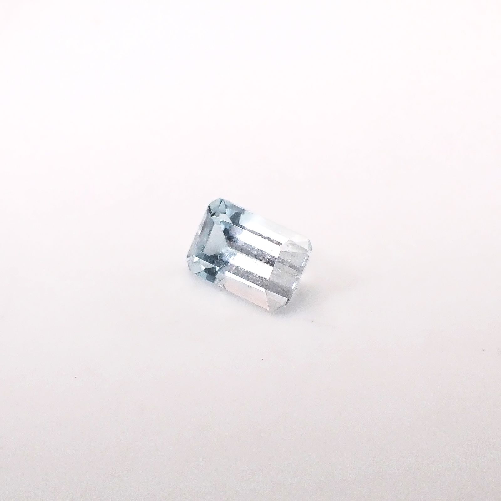 バイカラートパーズ 非加熱 ブラジル産 1.04ct / 7x4.4mm前後 [260331803]