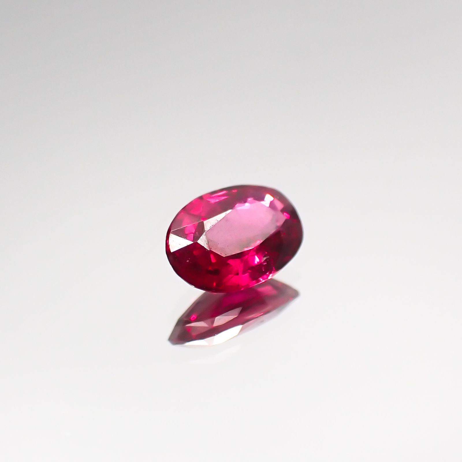 ルビー 非加熱(宝石名ルビー) マダガスカル産 0.33ct 識別済[210711716]5.3×3.6mm前後