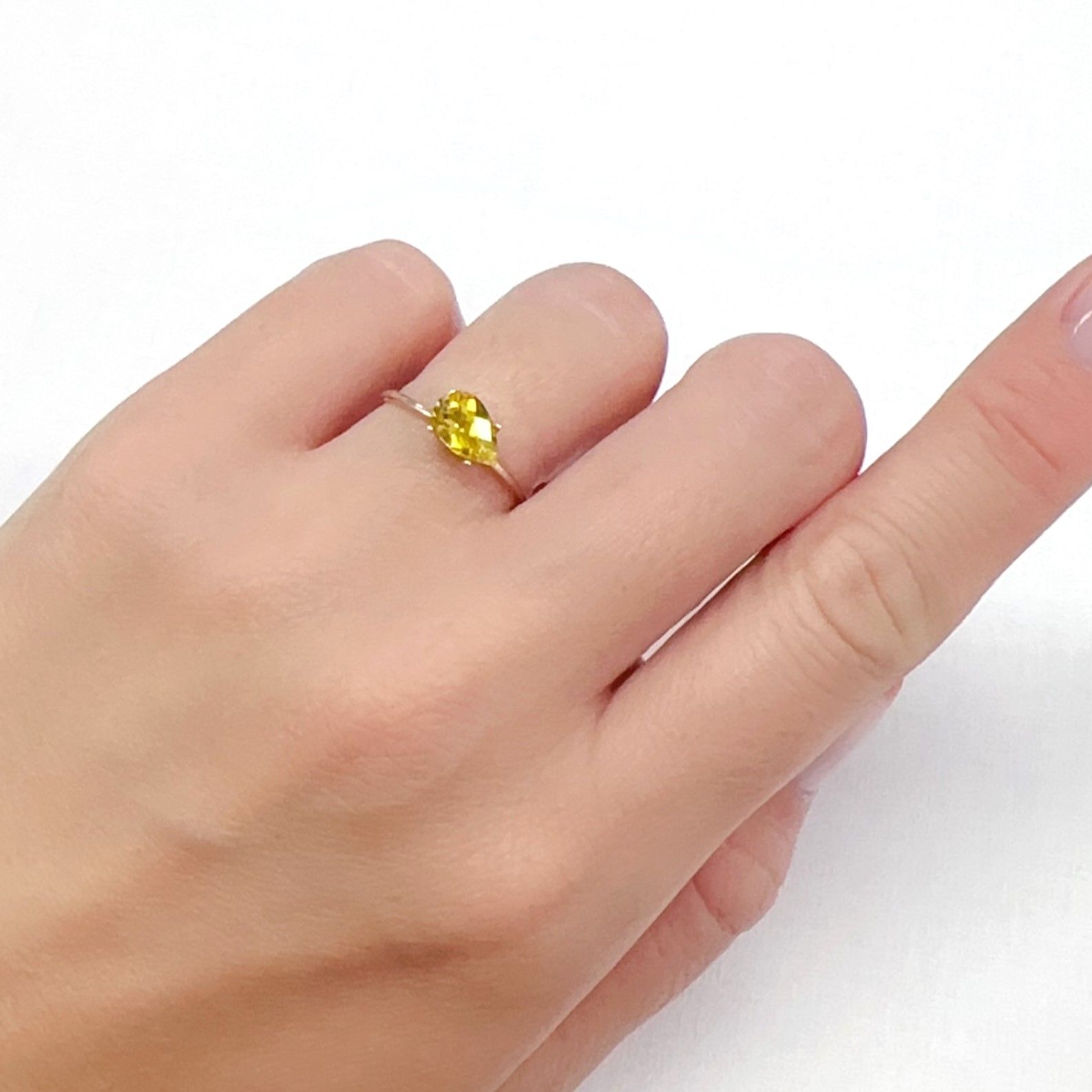 ◇カスタムカット◇カナリートルマリン ザンビア・カナリー鉱山産 0.78ct[240527562]8x4.9mm前後