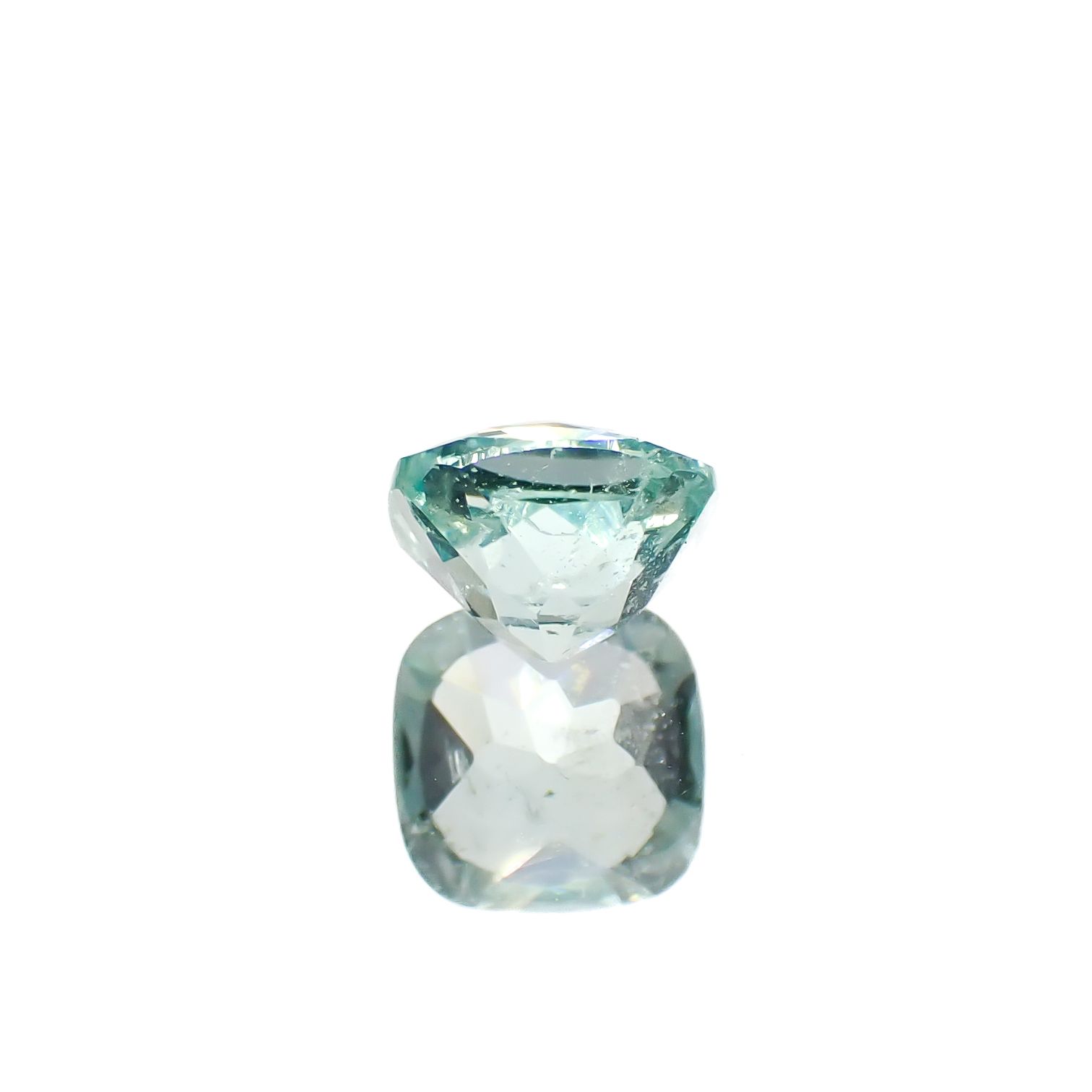 ミントベリル(宝石名グリーン・ベリル)ブラジル産 0.86ct 識別済[240728590]6x5.9mm前後