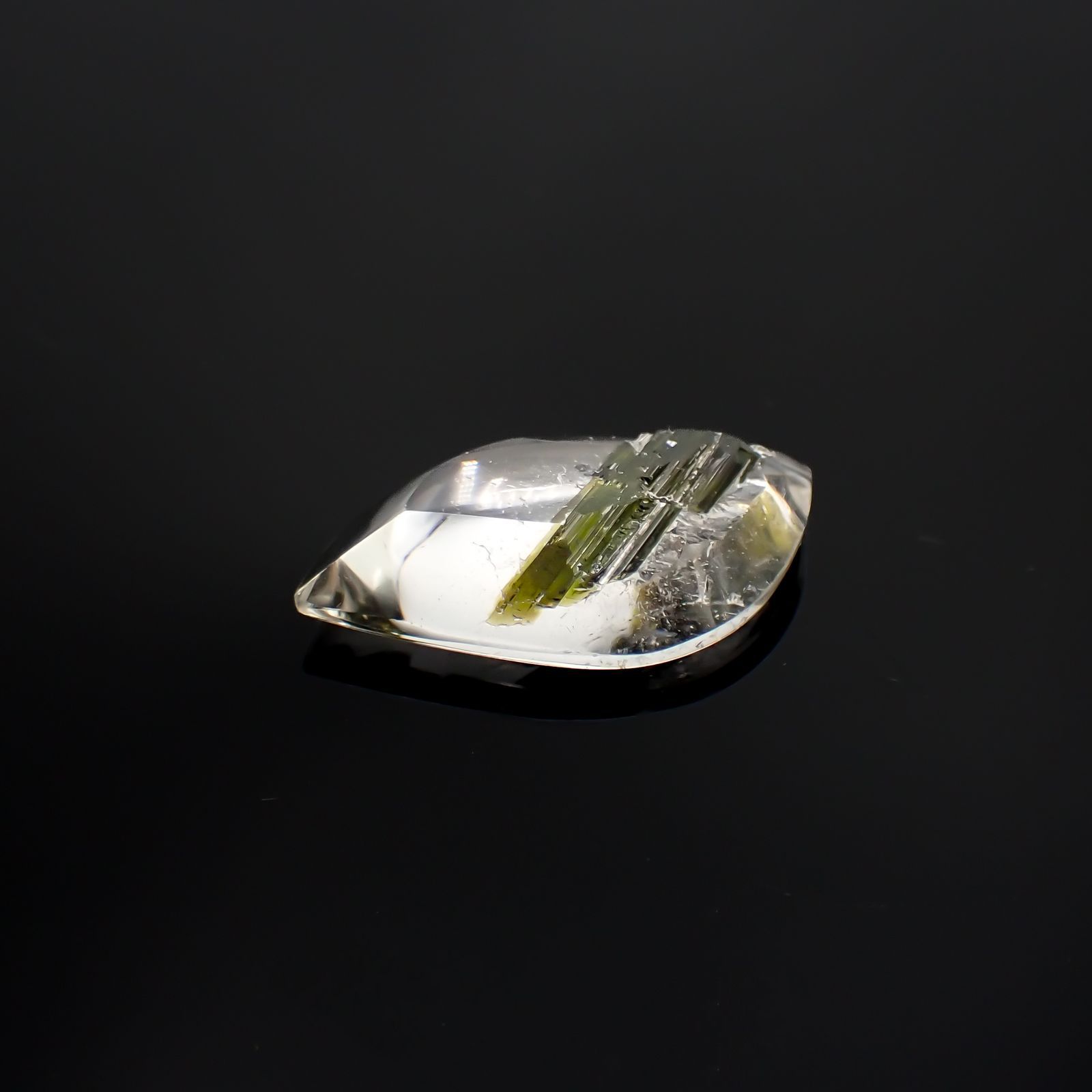 グリーントルマリンインクォーツ ブラジル・ミナスジェライス州産 21.23ct[221018306]29x17mm前後