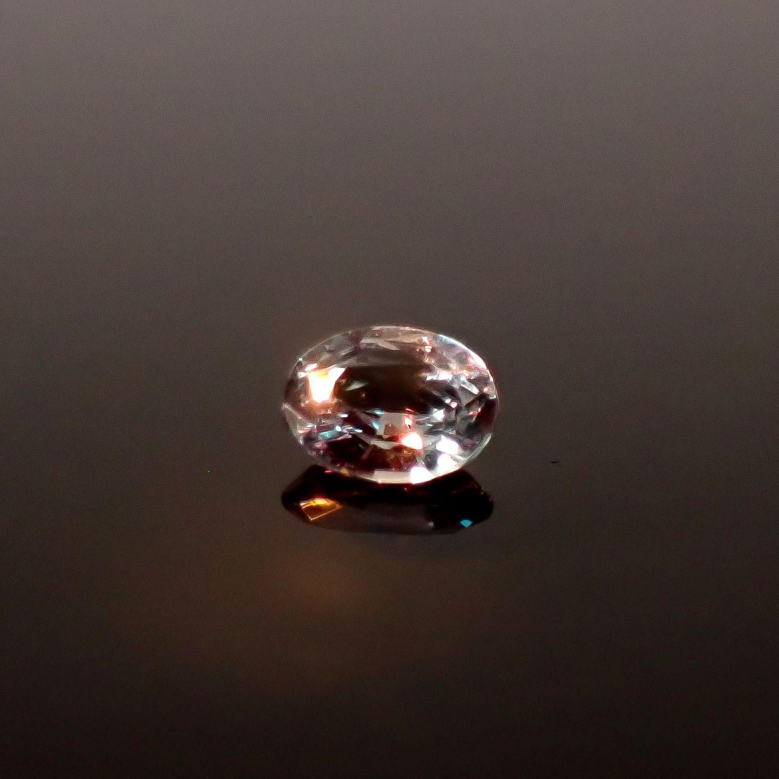 アレキサンドライト ブラジル産 EmeraldMains社製 0.16ct / 3.9x2.9mm前後 [260131566]