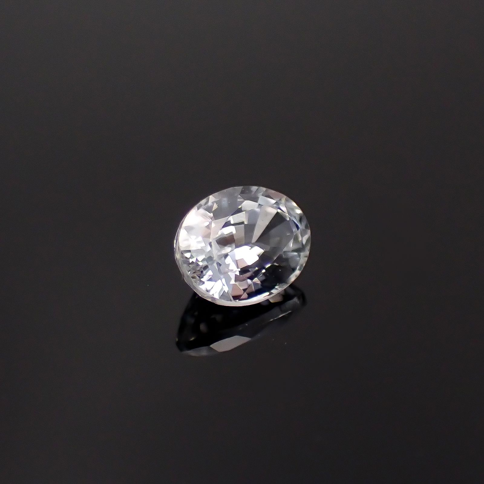 カラーレスサファイア スリランカ産 0.50ct[240527484]5.1x4mm前後