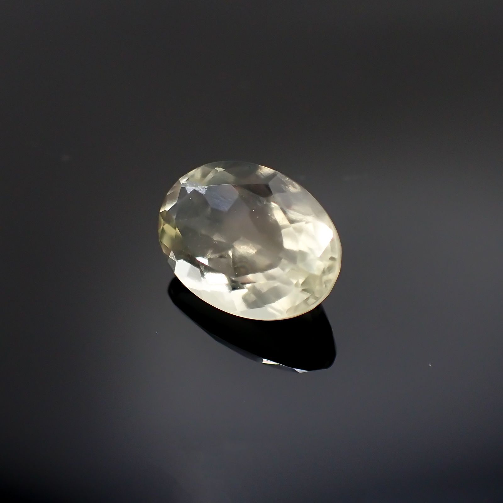 リビアングラス(宝石名インパクトガラス(衝撃溶融ガラス))発見地：エジプト・リビア砂漠 4.69ct 識別済[211213798]14.1x10mm前後