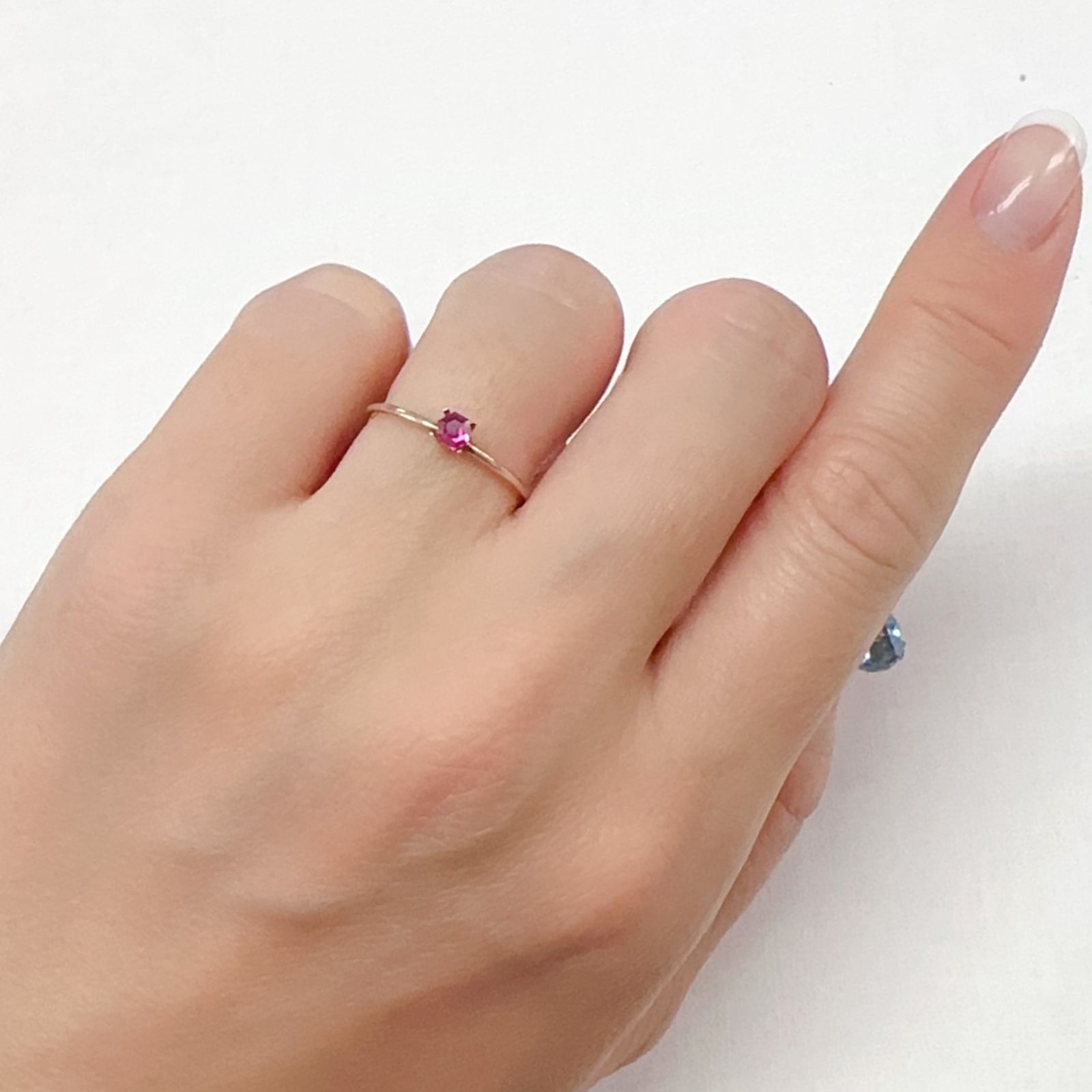 ◇ヘキサゴンカット◇ルビー 非加熱 モザンビーク産 0.15ct[240427106]3x3mm前後