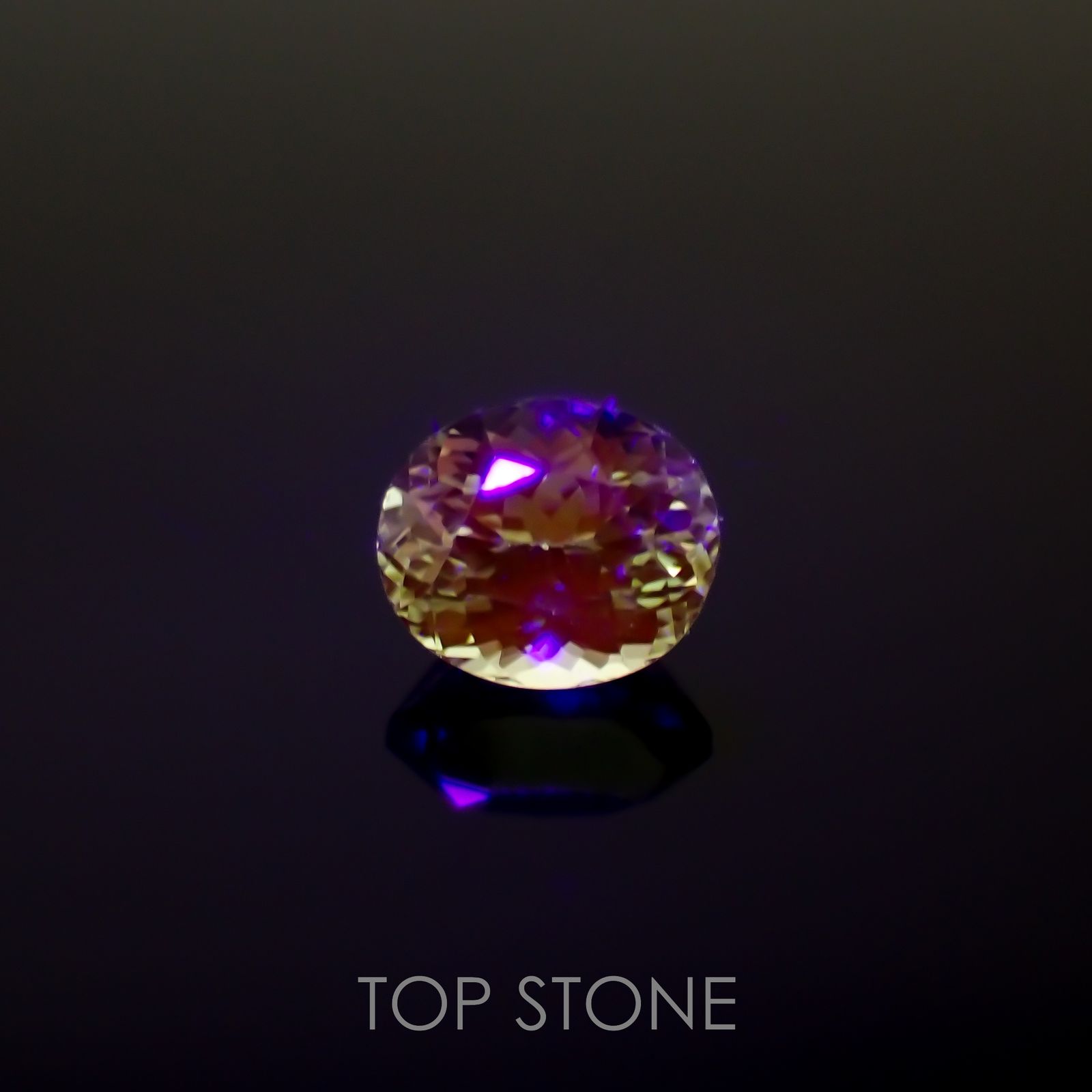 ミントガーネット(宝石名グリーン グロッシュラー・ガーネット)タンザニア産 0.61ct 識別済[221018624]5.2x4.3mm前後
