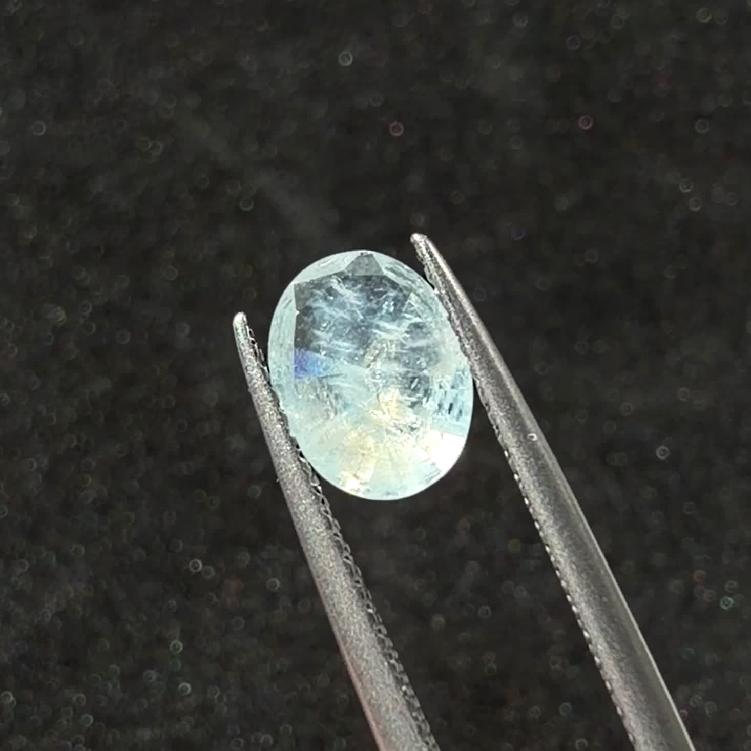 イリデッセンスアクアマリン ブラジル産 1.03ct / 8.7x6.7mm前後