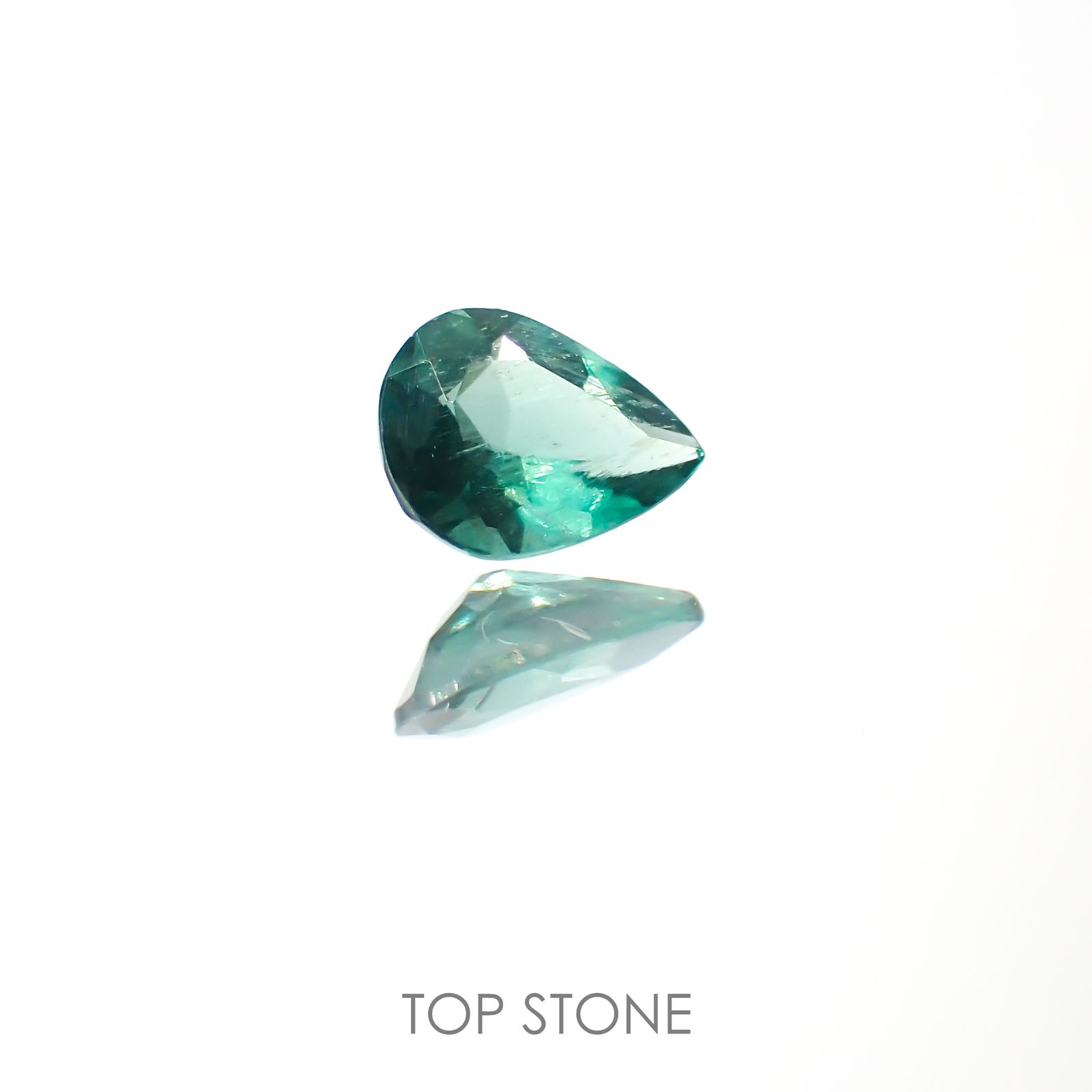グリーンアパタイト(ノーブルモロキサイト)(宝石名アパタイト) マダガスカル産 0.26ct 識別済[211013538]5.2×3.9mm前後