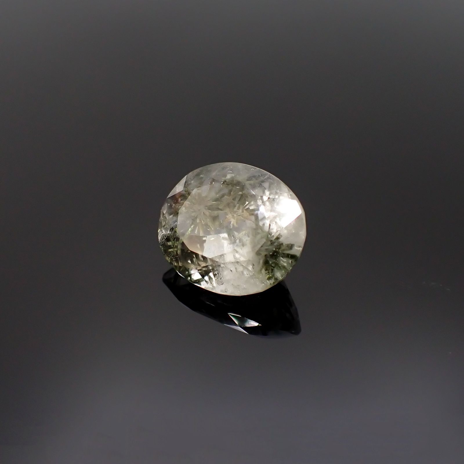 ヘデンベルジャイトインクォーツ インドネシア産 6.94ct [220917824]14.4x11.5mm前後