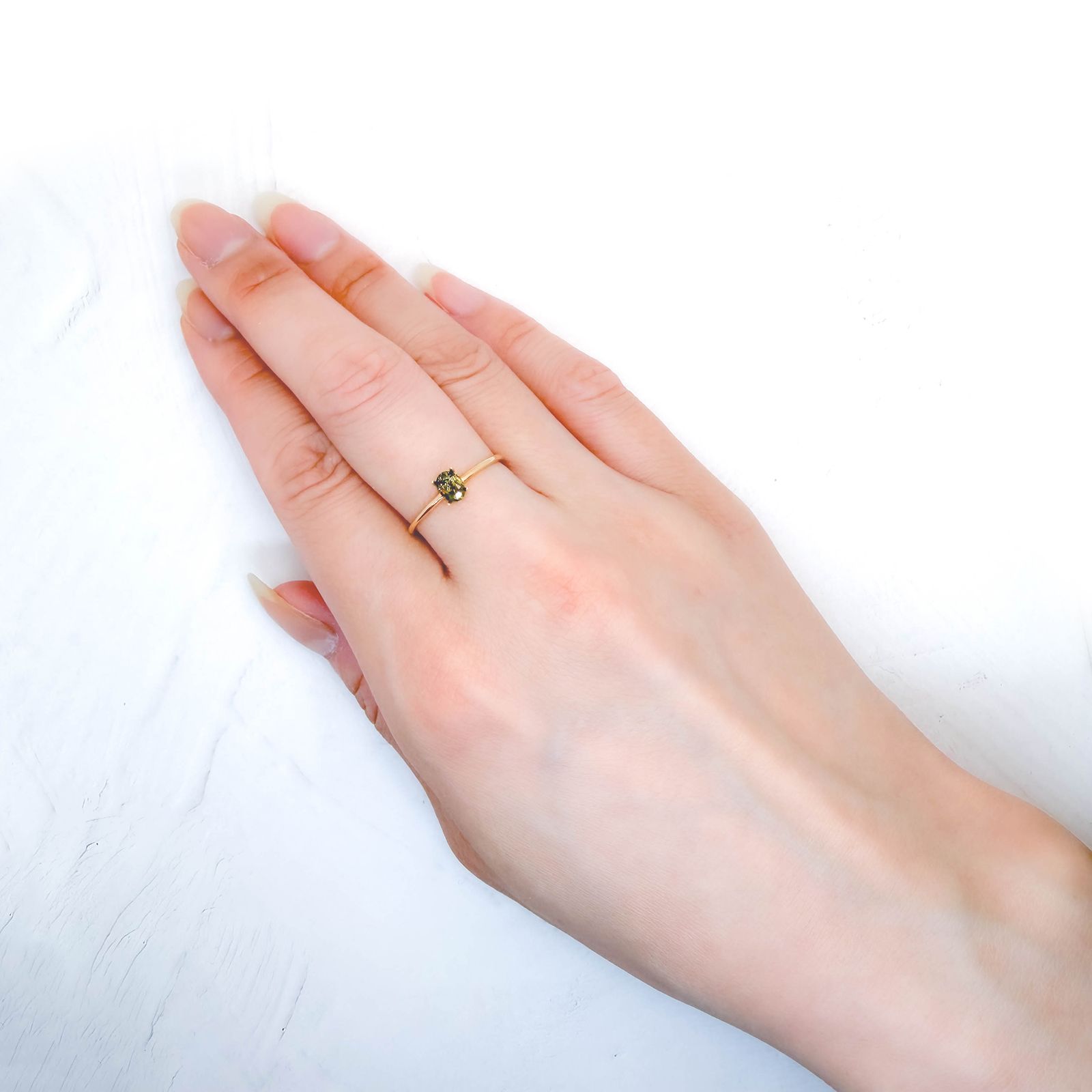 カラーチェンジスフェーン パキスタン産 0.37ct / 5x3.8mm前後 [260632437]