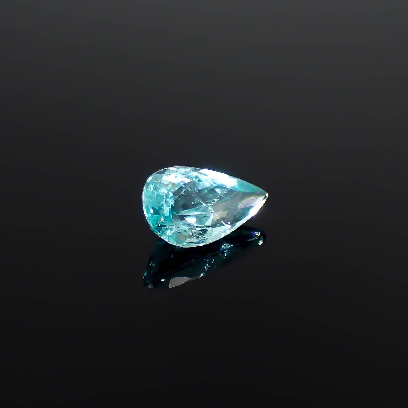 パライバトルマリン ブラジル・パライバ州バターリャ鉱山産 0.41ct [250931070]6.7x4mm前後