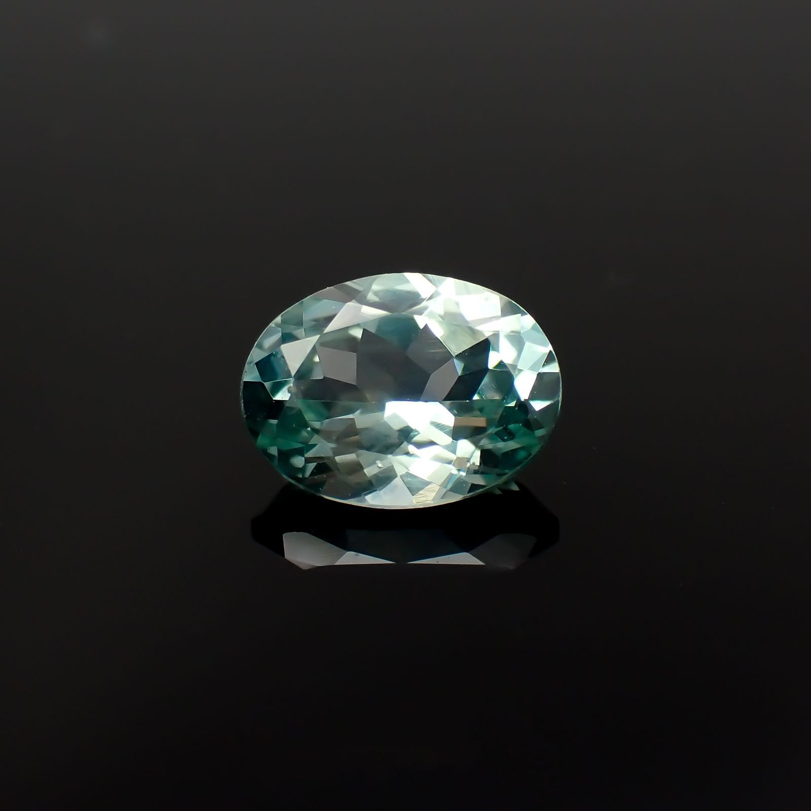 モンタナサファイア(宝石名サファイア)アメリカ・モンタナ州産 1.01ct 識別済[221018889]7x5.1mm前後