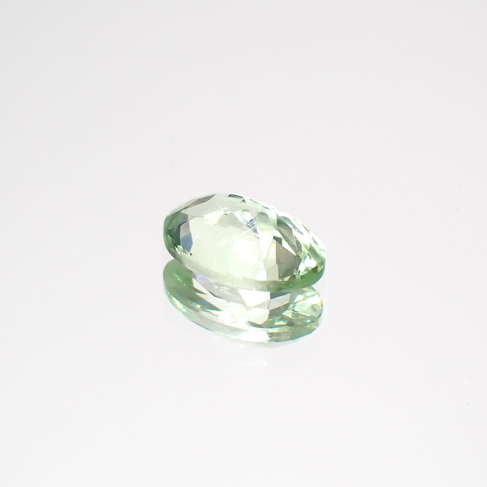 ミントガーネット タンザニア産 0.41ct[231023724]5.7x3.8mm前後