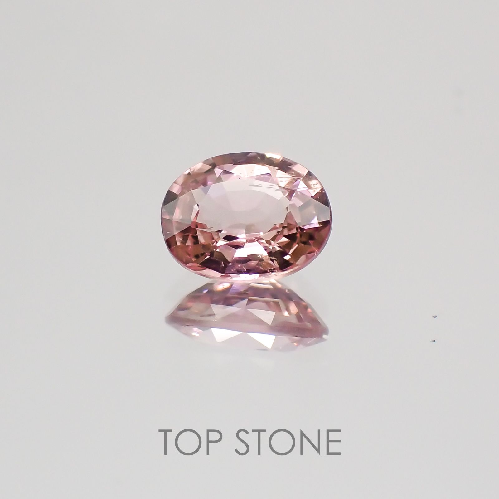 カラーチェンジマラヤガーネット タンザニア産 ルース 0.65ct[21019640]5.8×4.7mm前後