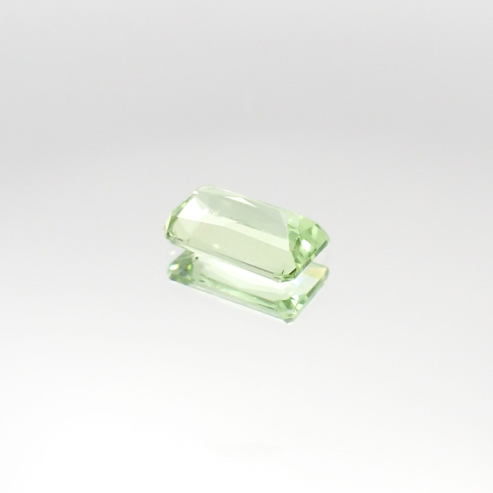 ミントガーネット(宝石名グリーン グロッシュラー・ガーネット)タンザニア・メレラニ鉱山産 1.26ct 識別済[230522257]8x4.7mm前後